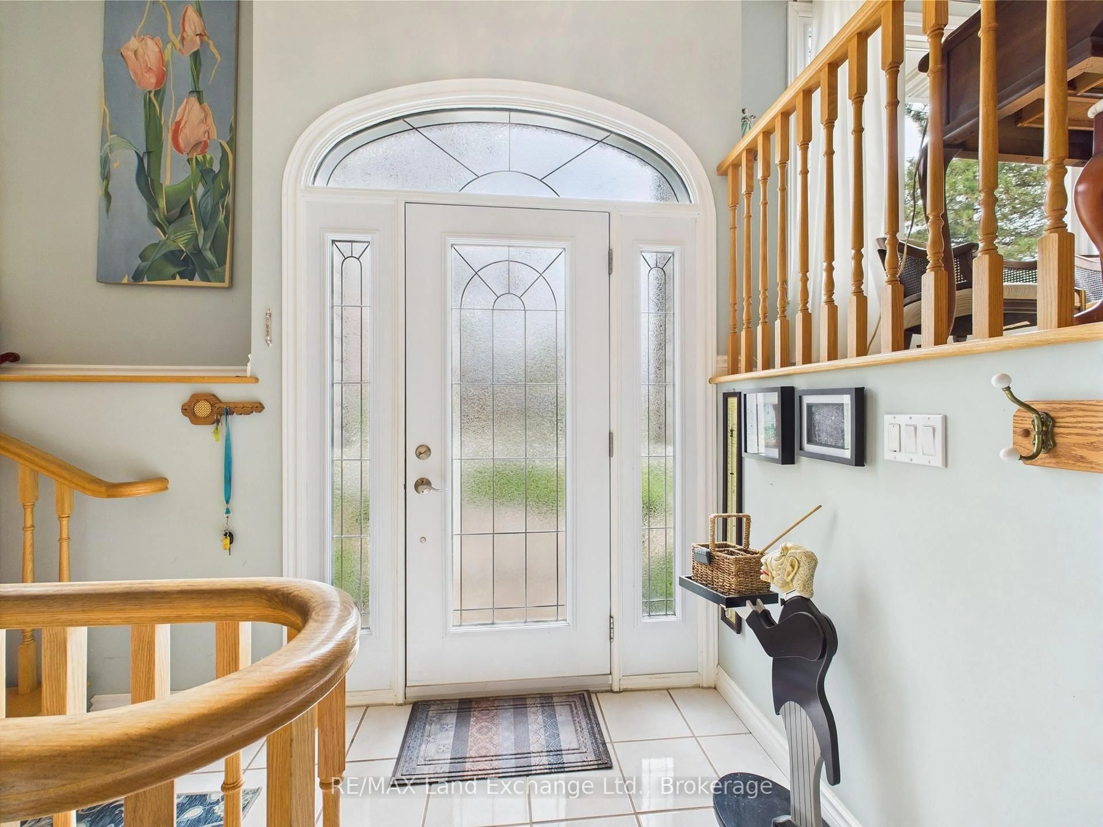 Indoor entryway for 155 Willis Cres, Huron-Kinloss Ontario N0G 2R0