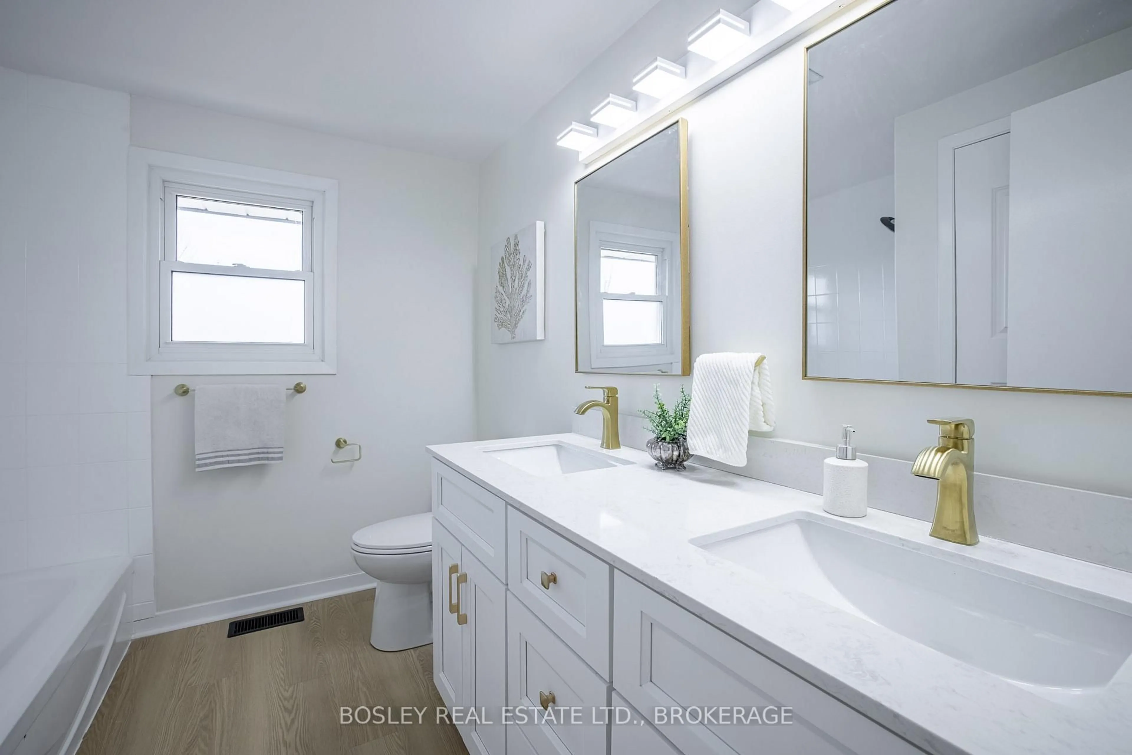 Contemporary bathroom, ceramic/tile floor for 24 Bendingroad Cres, St. Catharines Ontario L2N 5R5