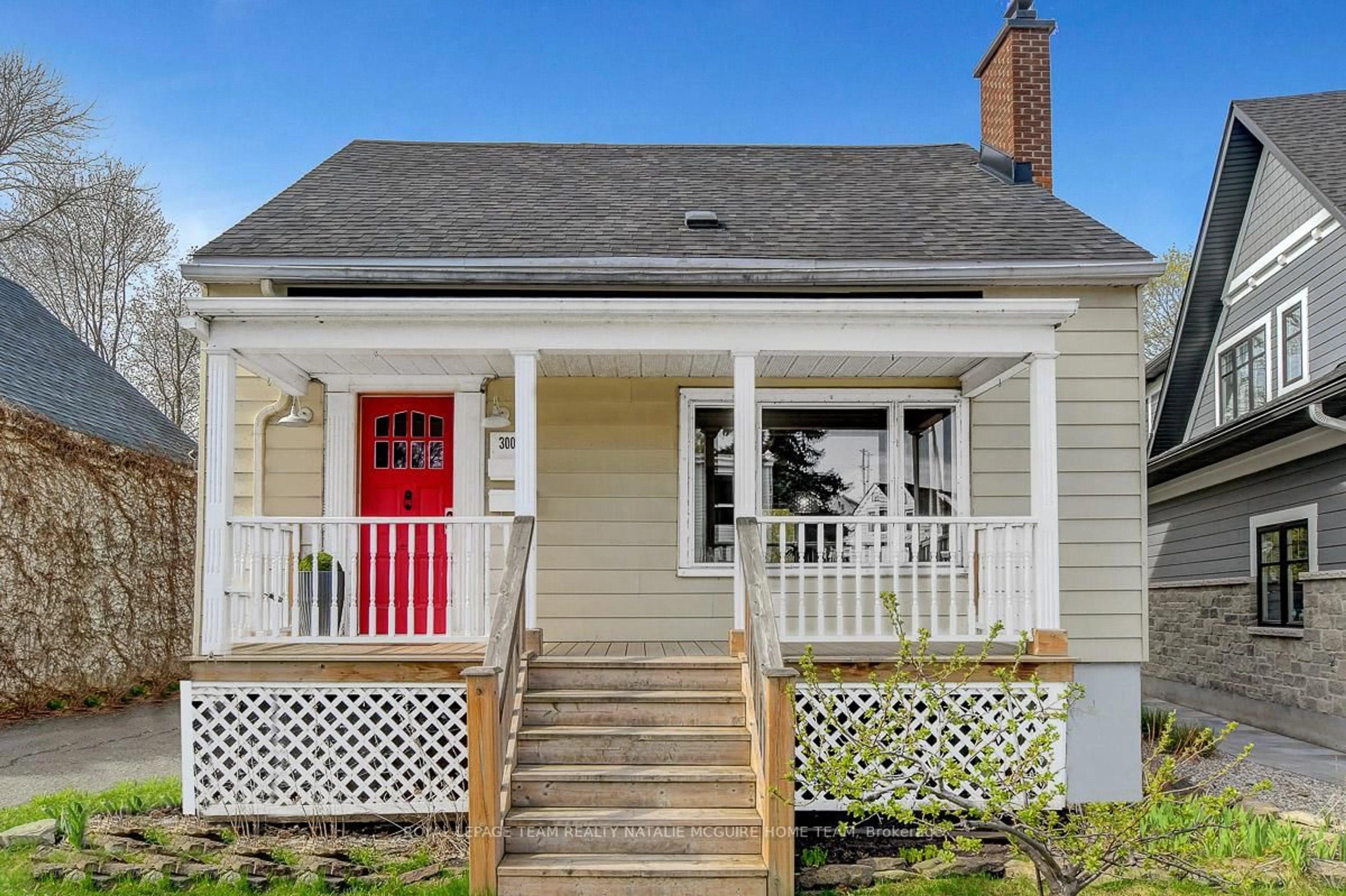 Home with vinyl exterior material, street for 300 Oakdale Ave, Ottawa Ontario K1Y 0E4