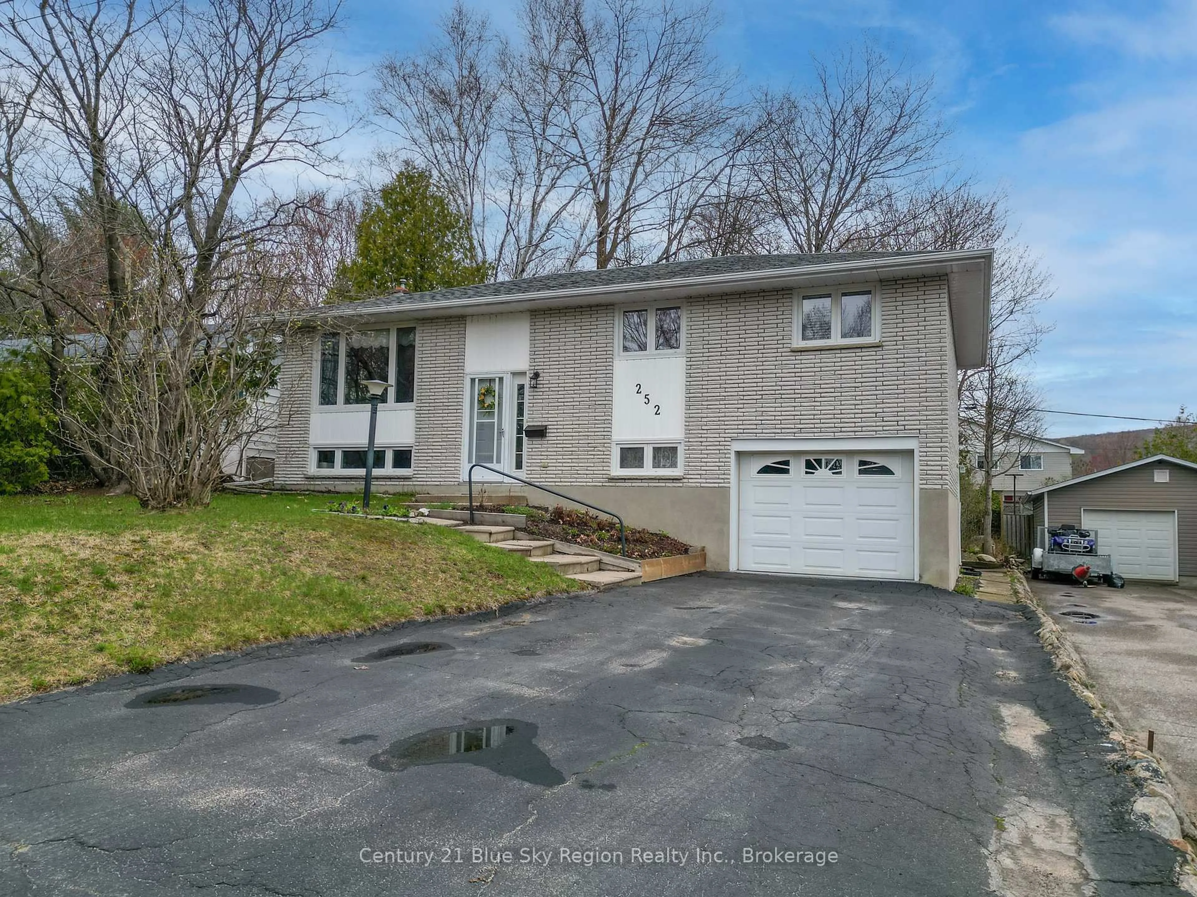 Home with vinyl exterior material, street for 252 Glen Rouge Dr, North Bay Ontario P1A 3H8