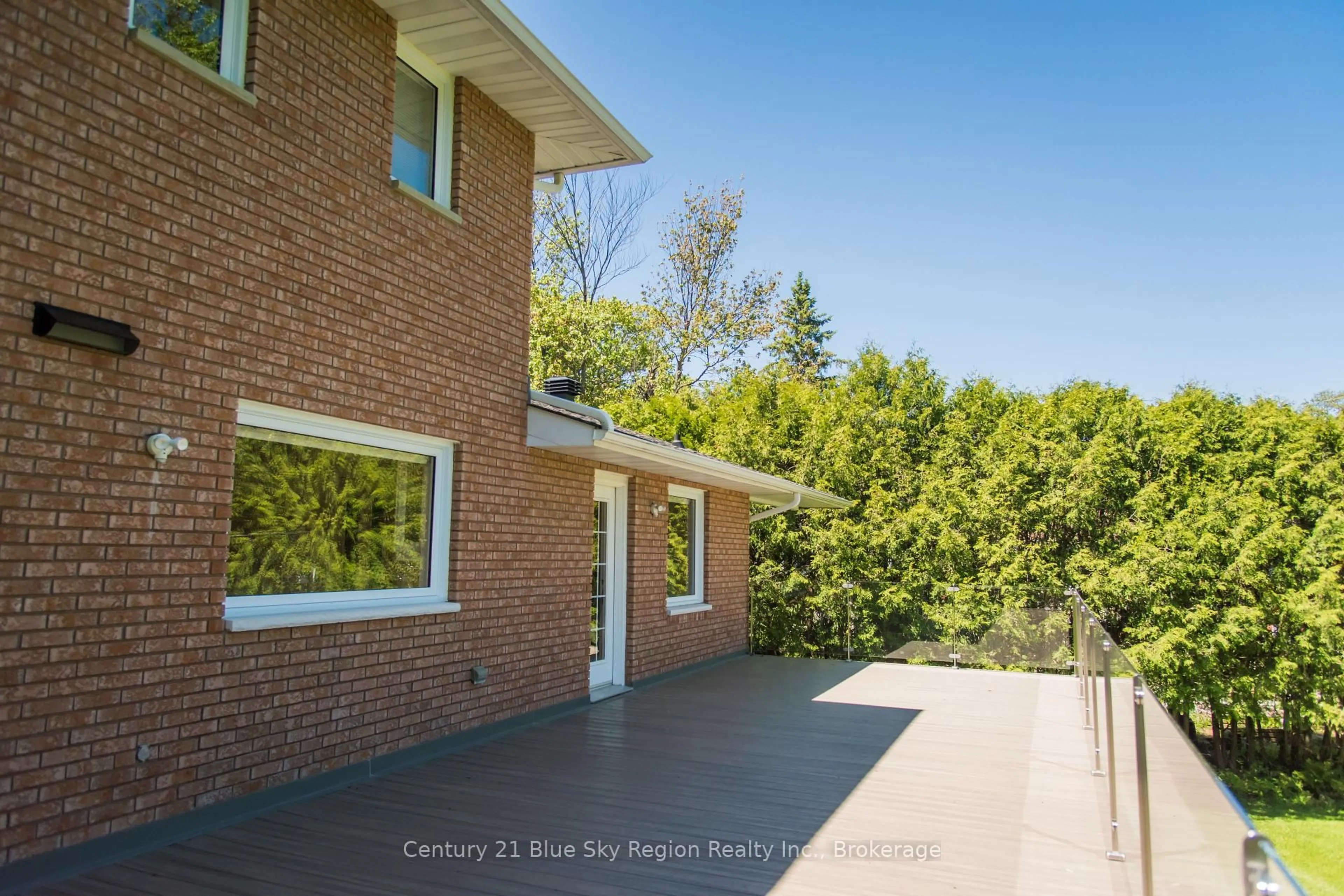 A pic from outside/outdoor area/front of a property/back of a property/a pic from drone, unknown for 614 Guinevere Crt, North Bay Ontario P1A 3N9