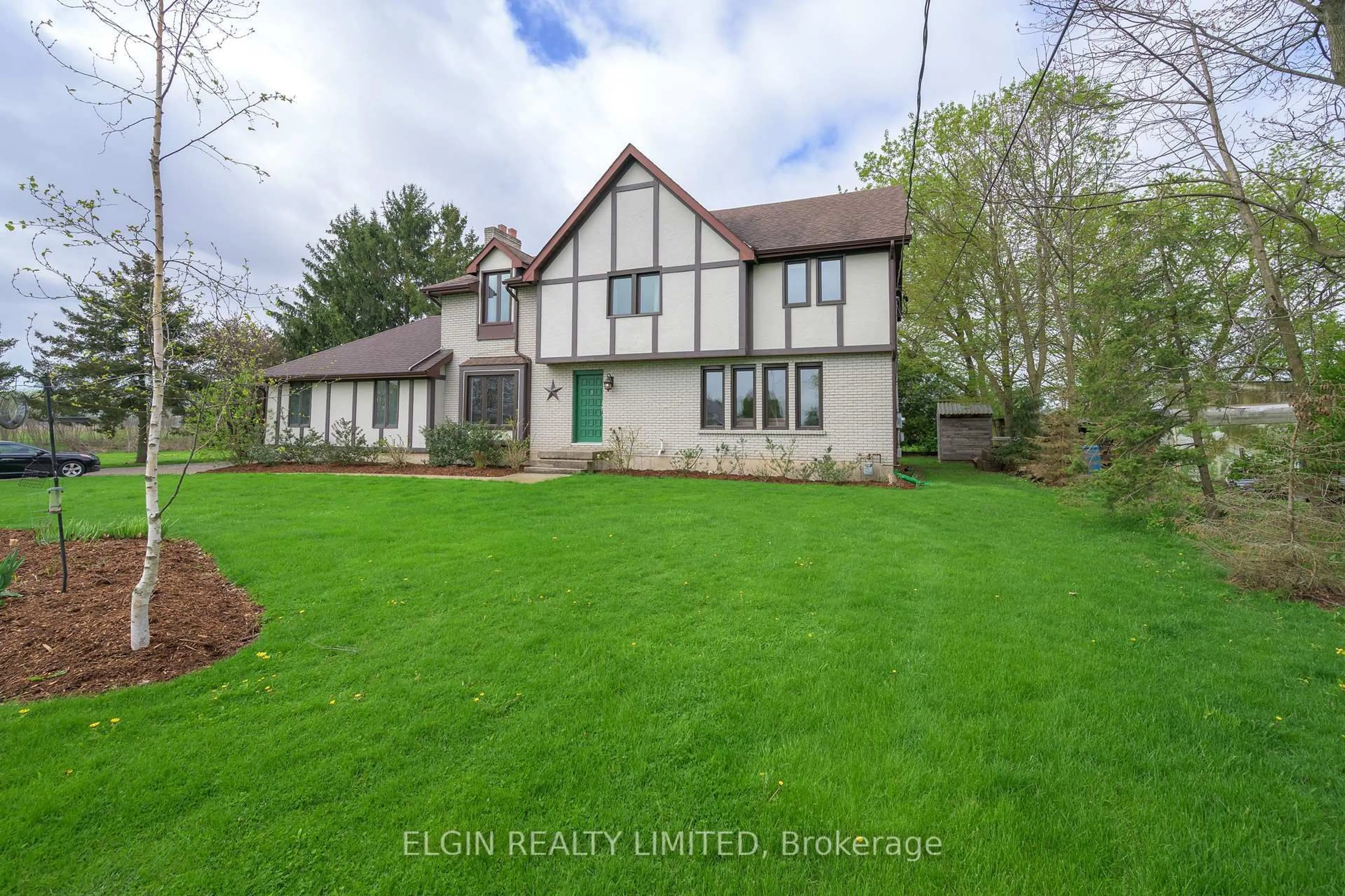 A pic from outside/outdoor area/front of a property/back of a property/a pic from drone, unknown for 7763 CENTRE St, Southwold Ontario N0L 1K0