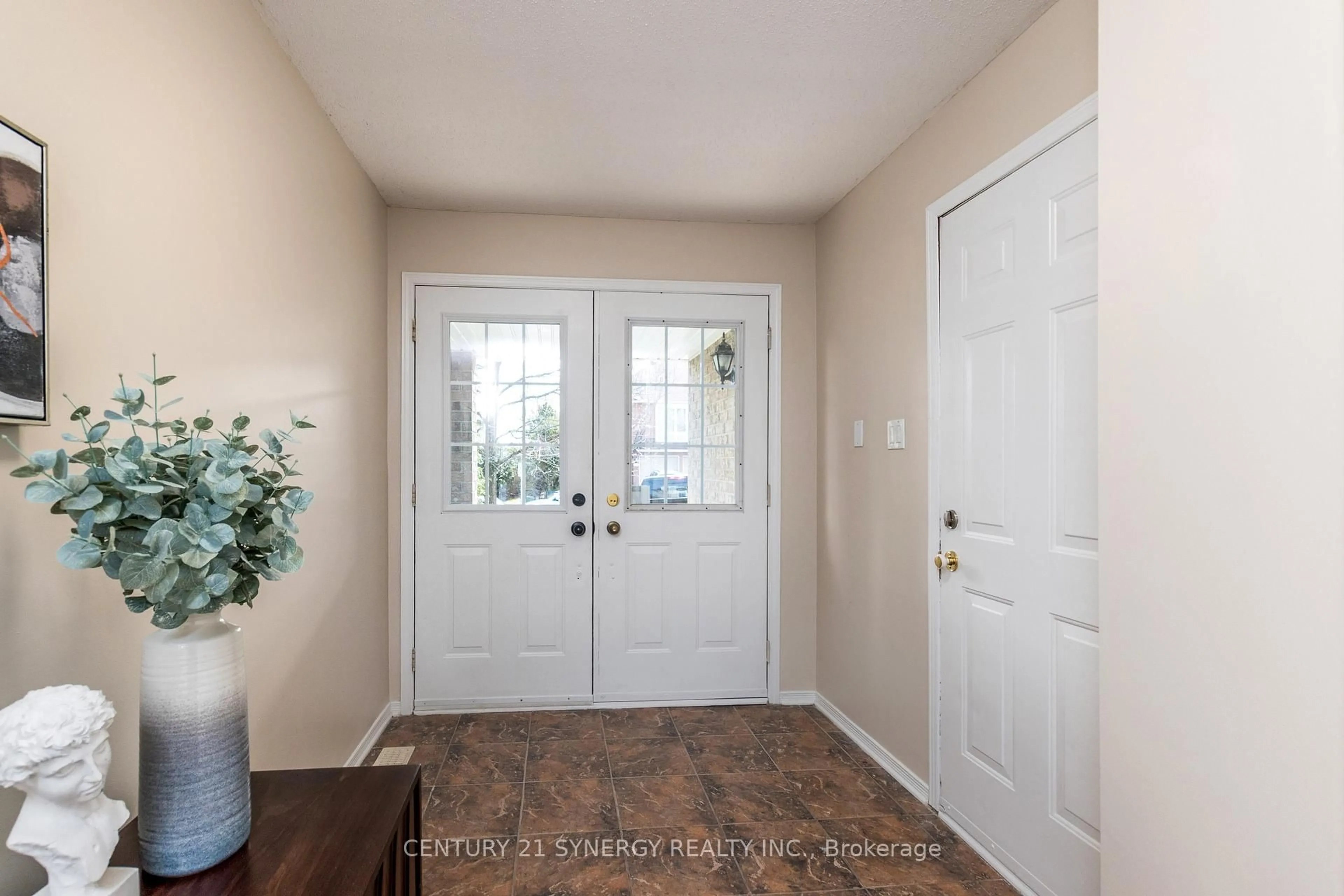 Indoor entryway for 59 Macassa Circ, Ottawa Ontario K2T 1J8