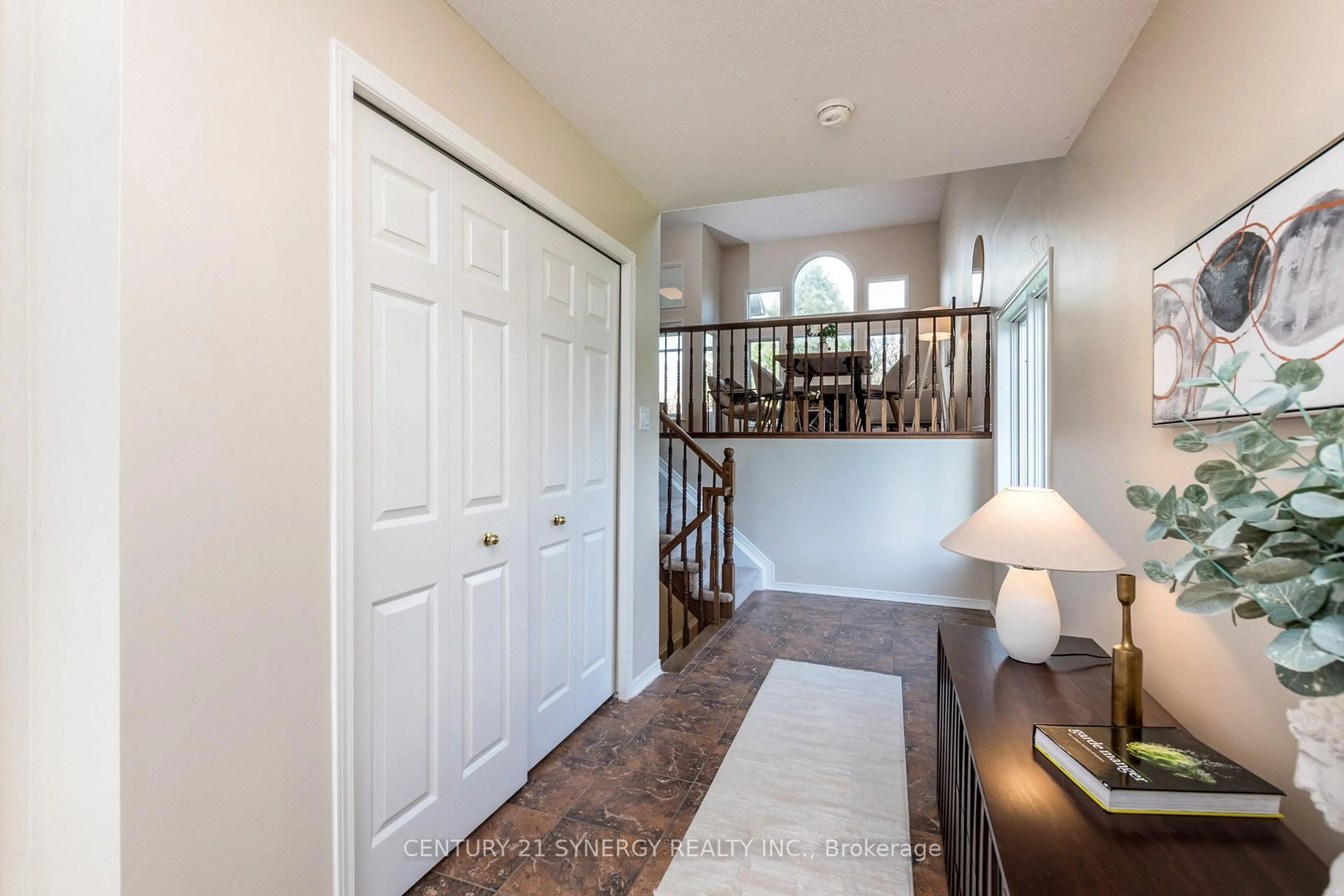 Indoor entryway for 59 Macassa Circ, Ottawa Ontario K2T 1J8