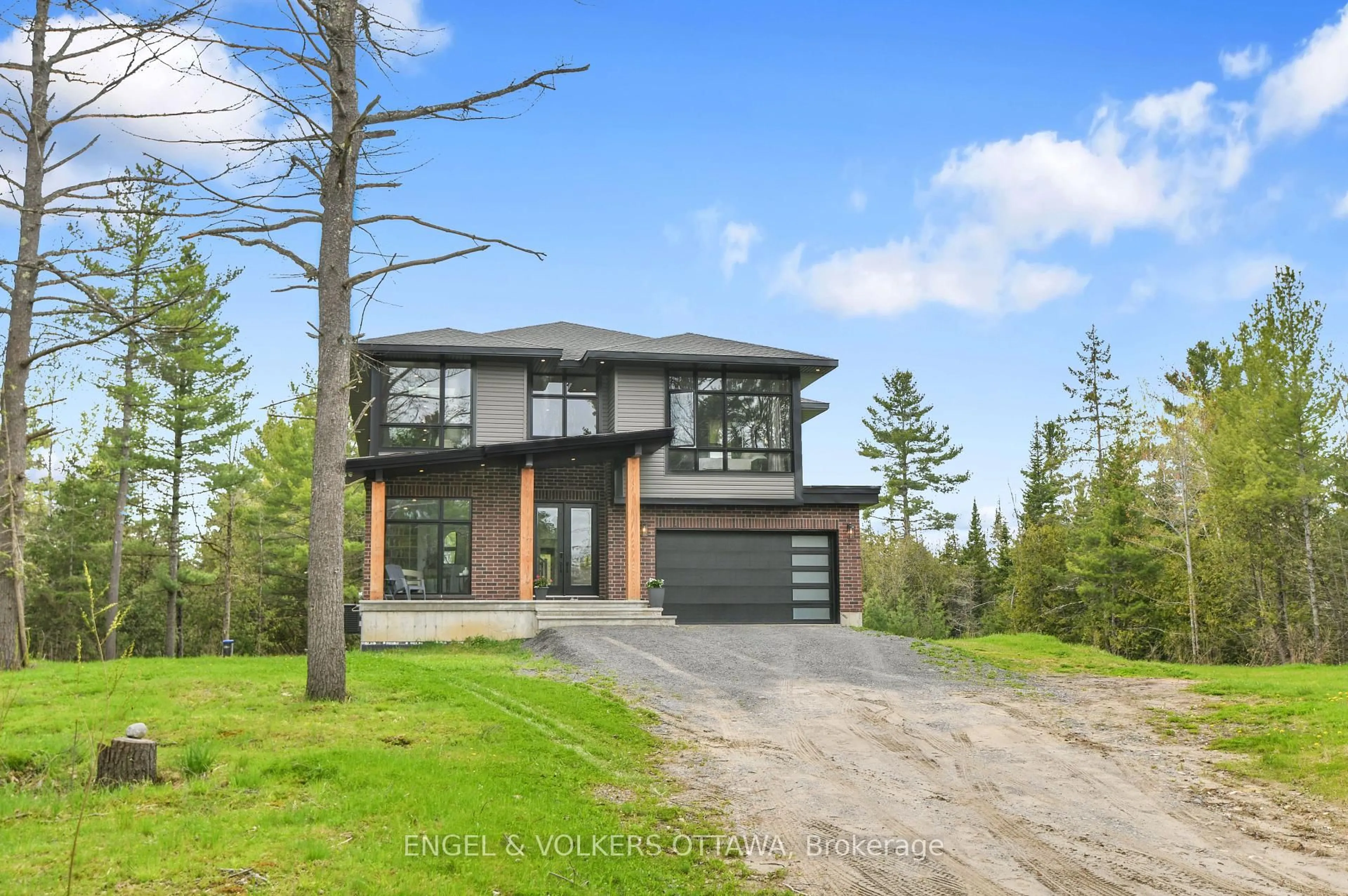 Home with brick exterior material, unknown for 2068 RICHMOND Rd, Smiths Falls Ontario K7A 4S7