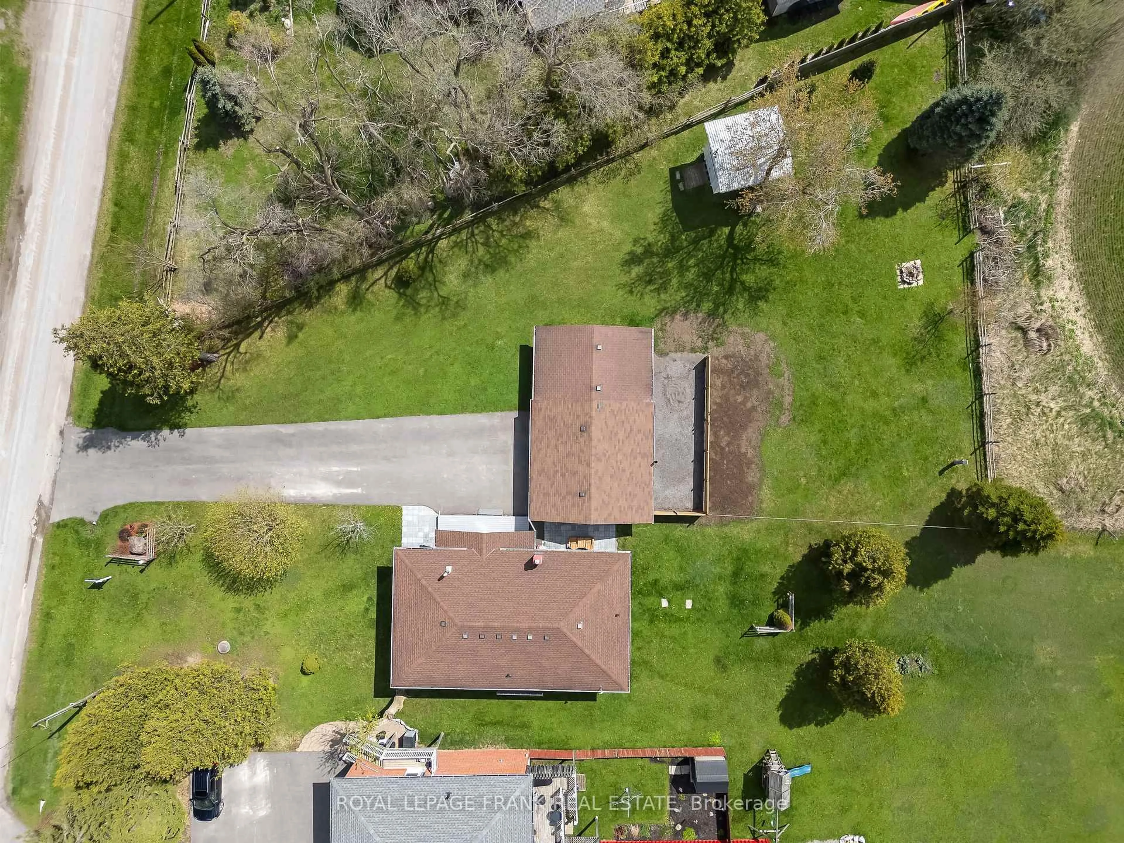 A pic from outside/outdoor area/front of a property/back of a property/a pic from drone, street for 30 Druan Dr, Kawartha Lakes Ontario L9L 1B6
