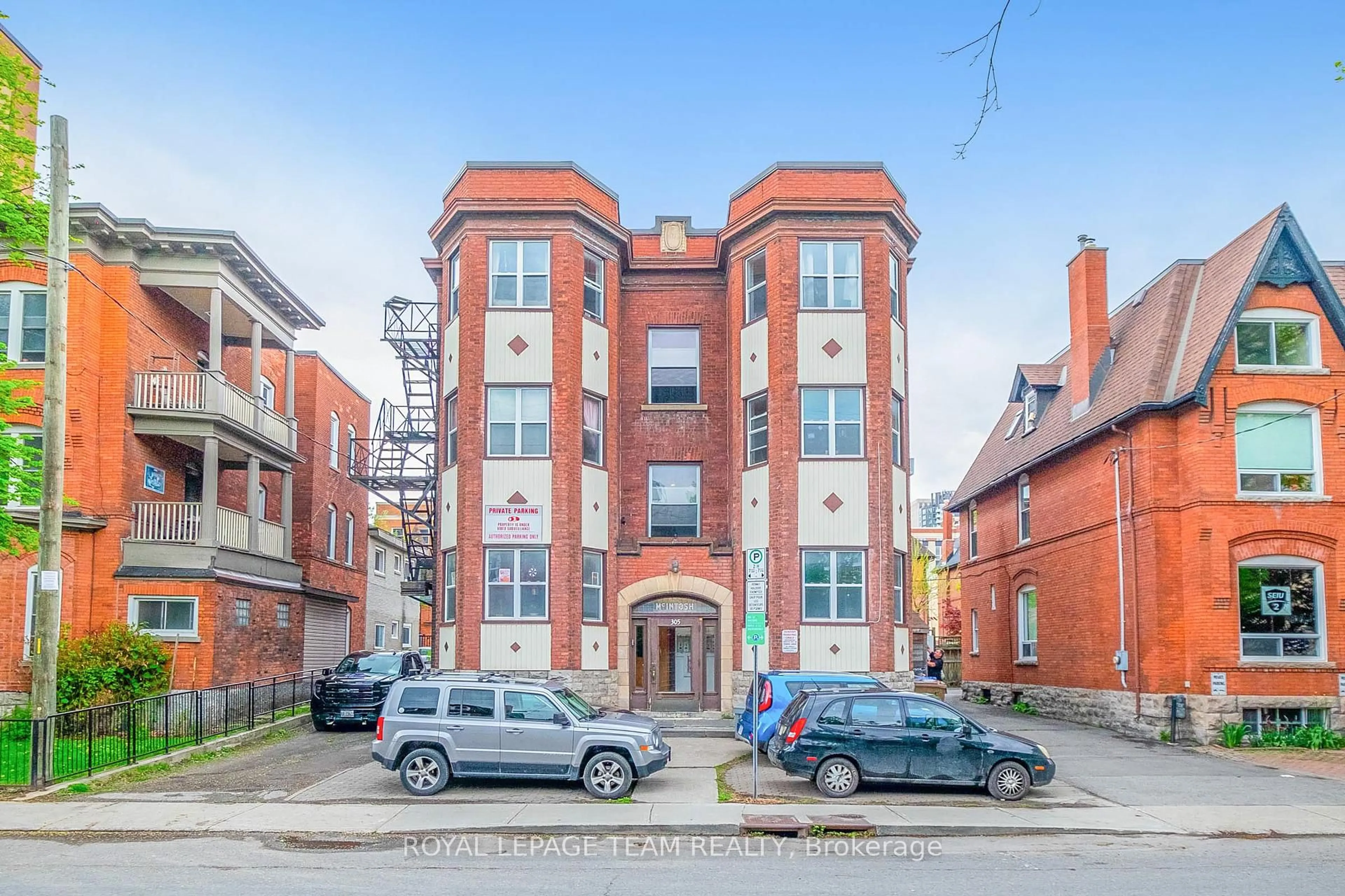 A pic from outside/outdoor area/front of a property/back of a property/a pic from drone, building for 305 WAVERLEY St, Ottawa Ontario K2P 0V9