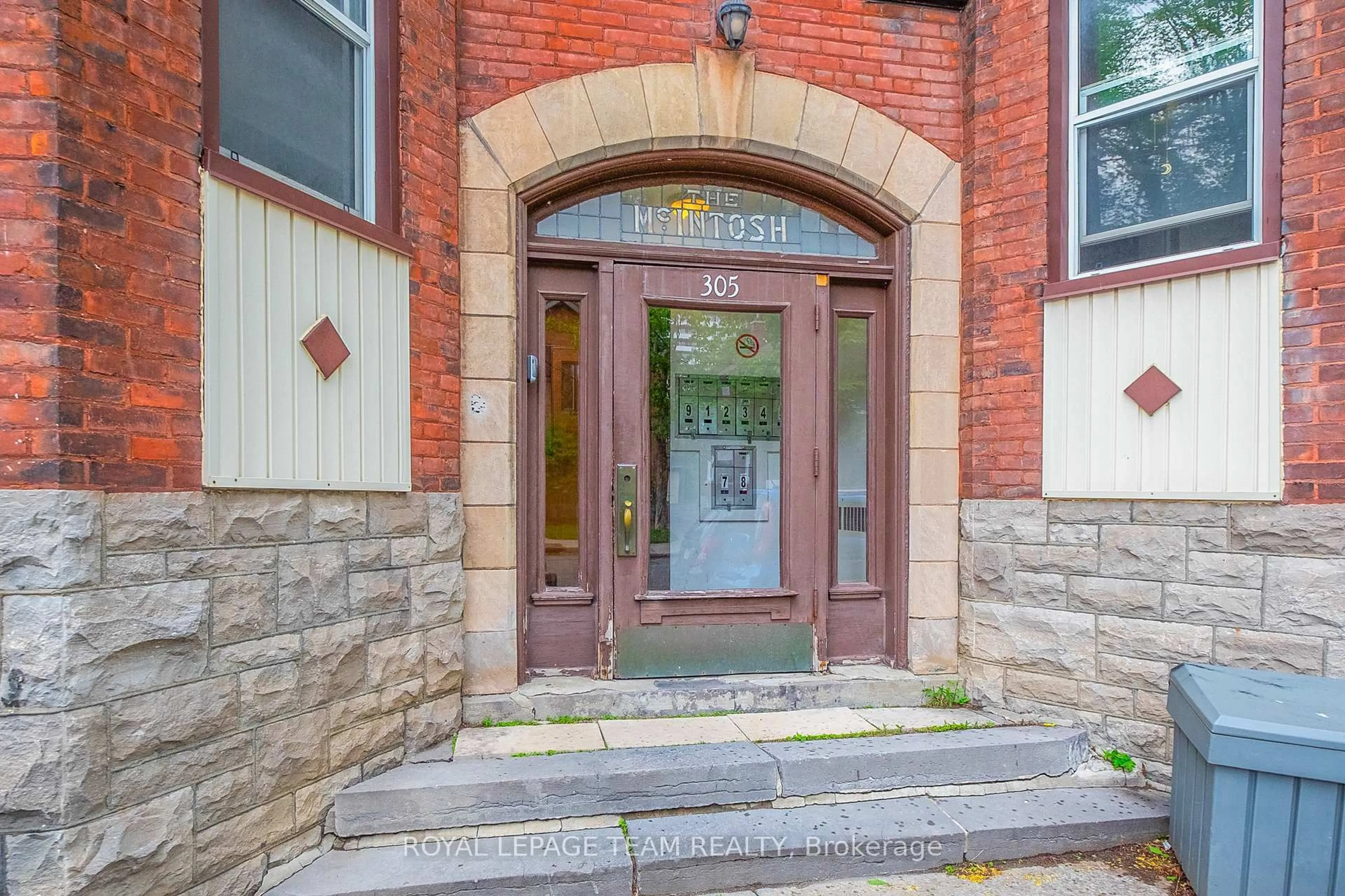 Unknown for 305 WAVERLEY St, Ottawa Ontario K2P 0V9