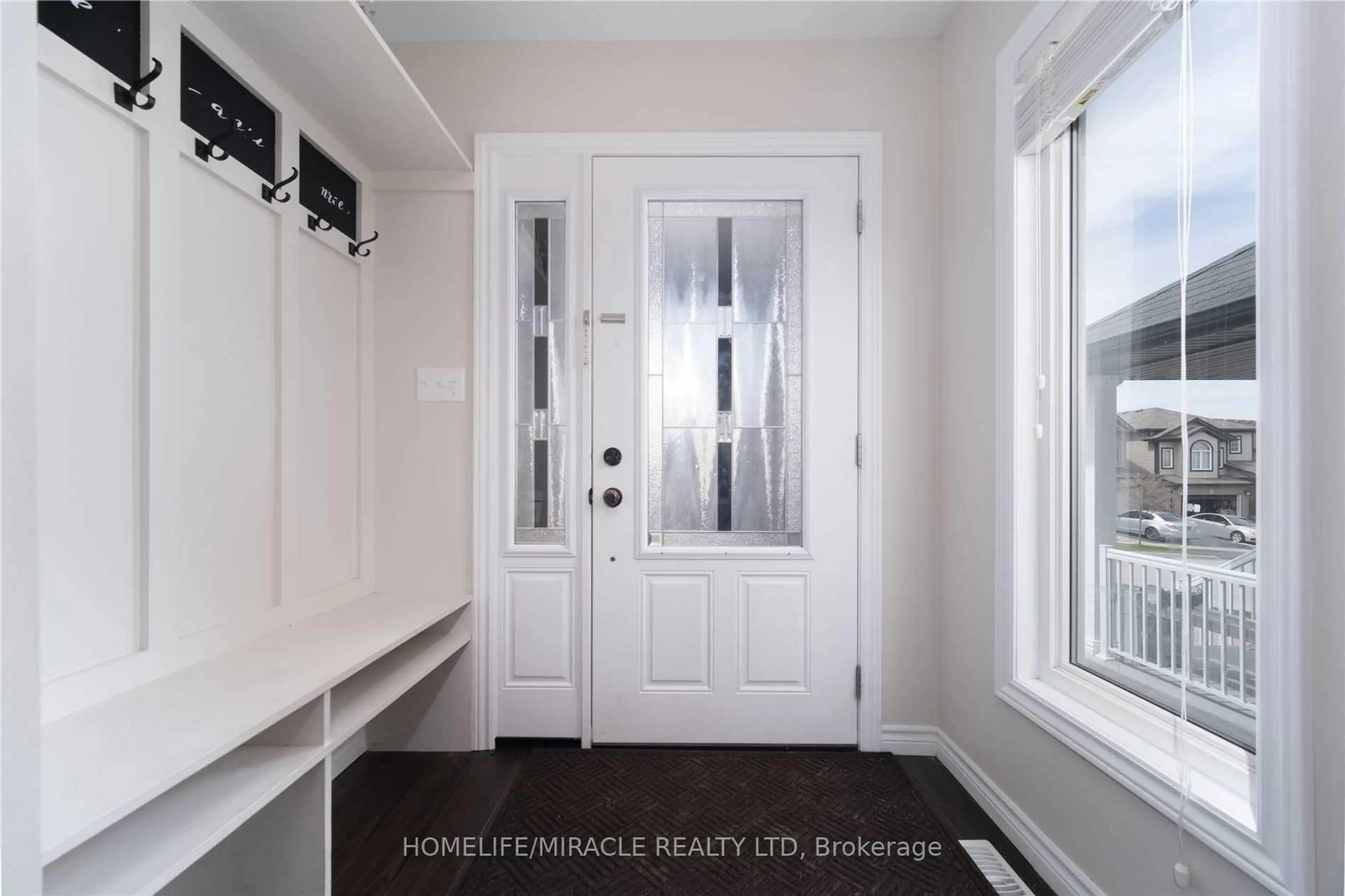 Indoor entryway for 6 Pompeii St, Kitchener Ontario N2R 0A8