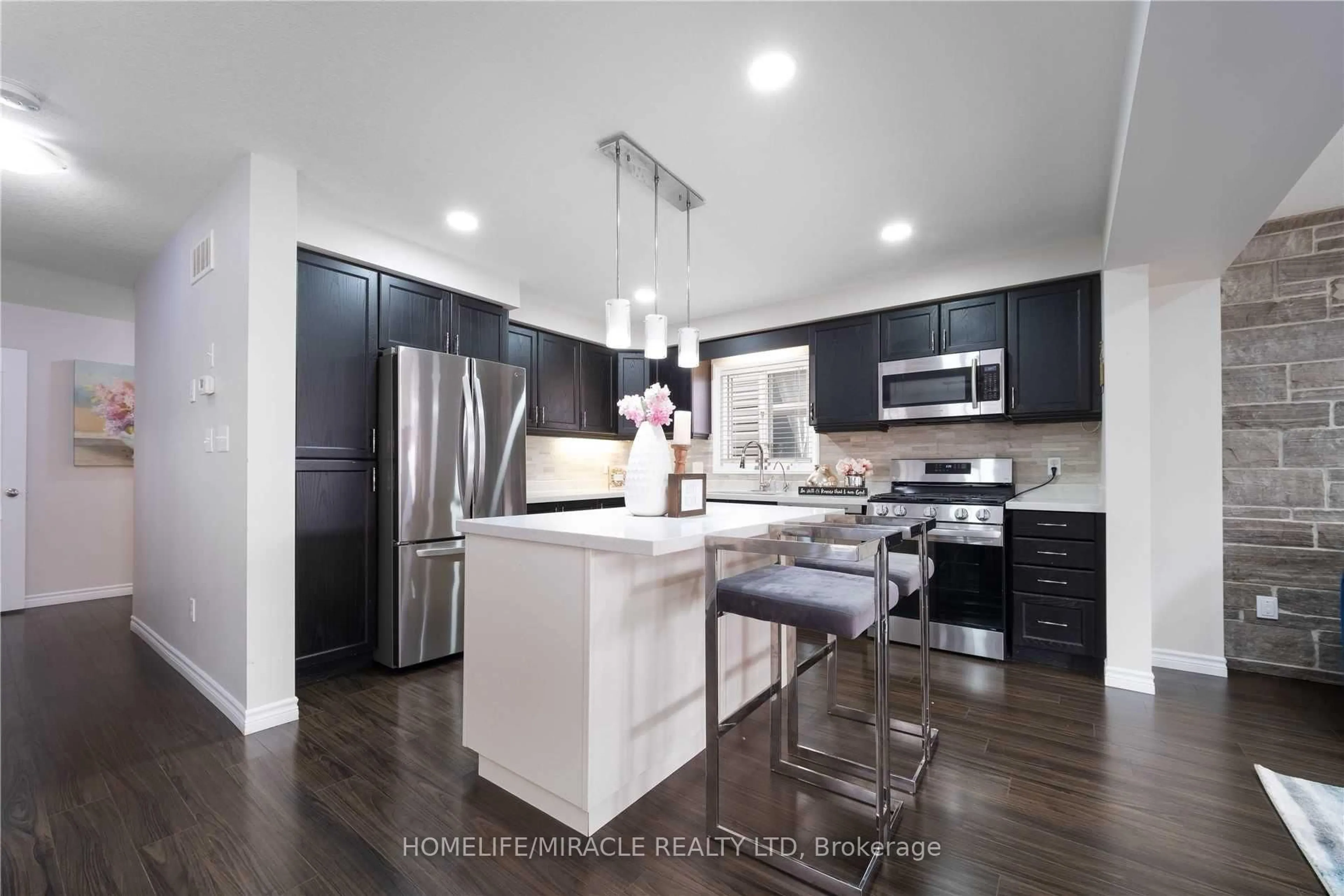 Contemporary kitchen, unknown for 6 Pompeii St, Kitchener Ontario N2R 0A8