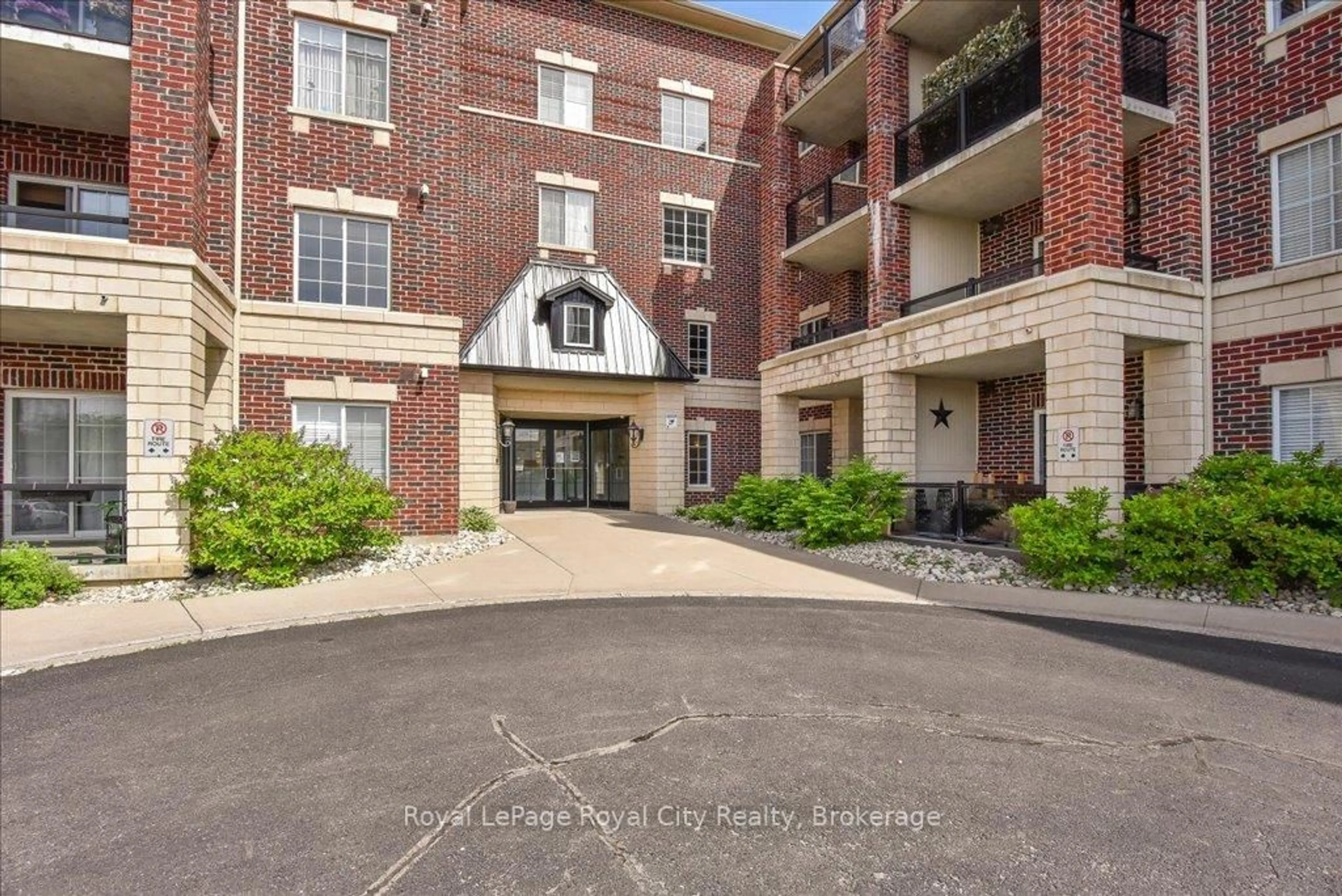 Indoor foyer for 308 Watson Pkwy #101, Guelph Ontario N1E 0G7
