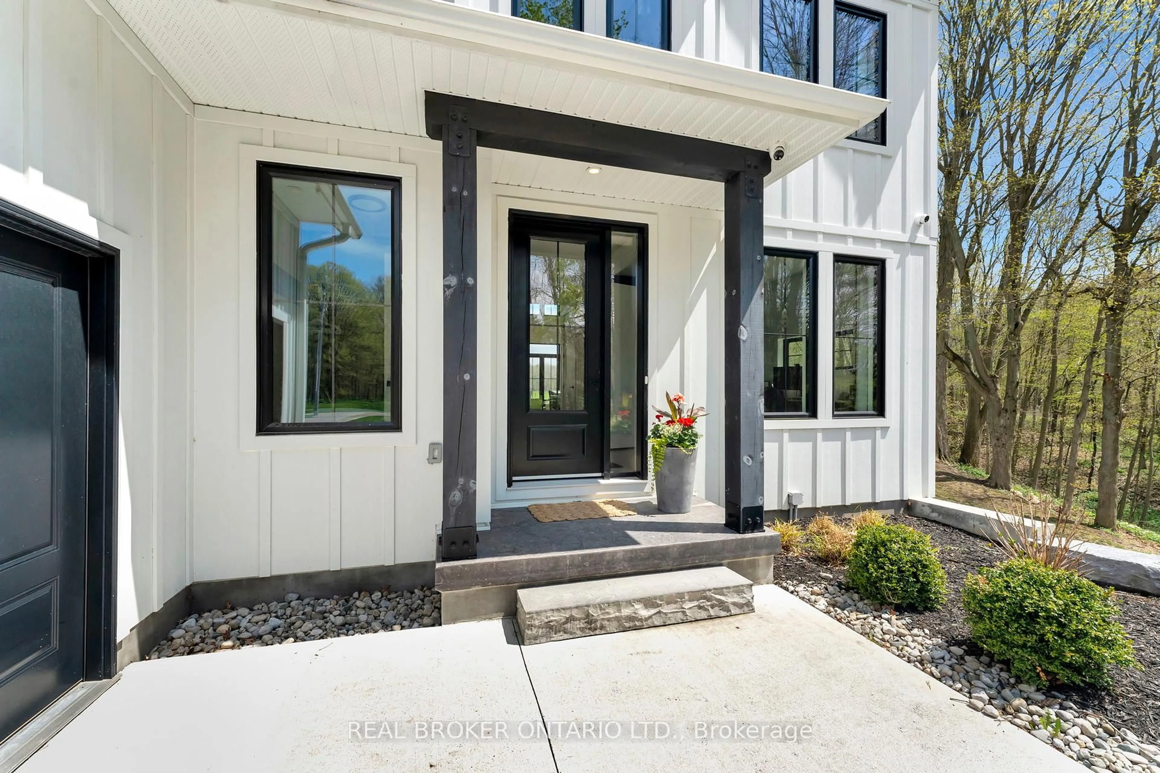 Indoor entryway for 12200 Plank Rd, Bayham Ontario N0J 1H0