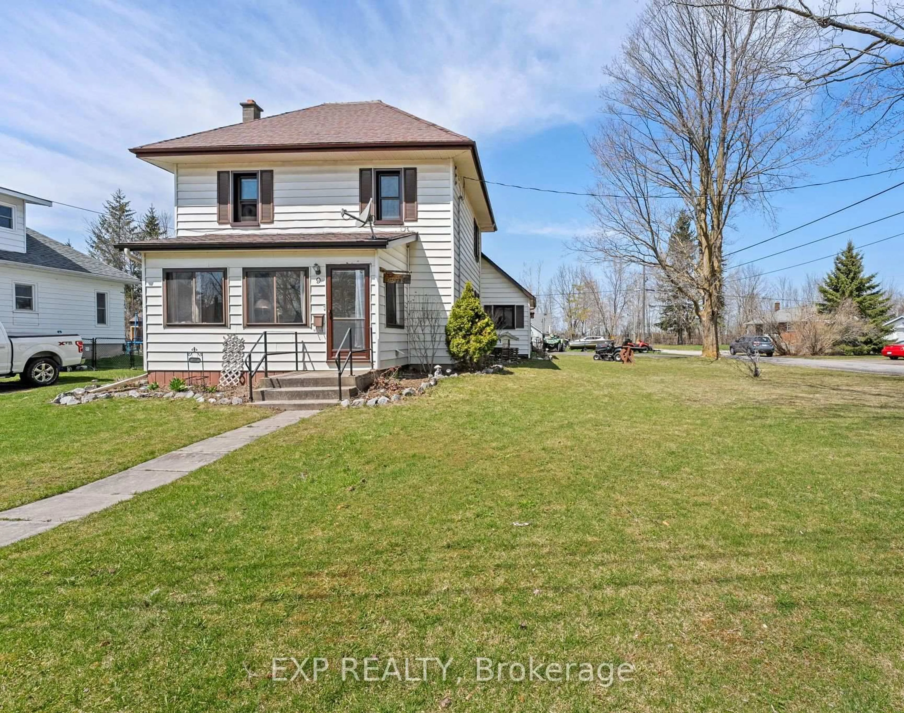 A pic from outside/outdoor area/front of a property/back of a property/a pic from drone, street for 9 Victoria St, Kawartha Lakes Ontario K0L 2W0