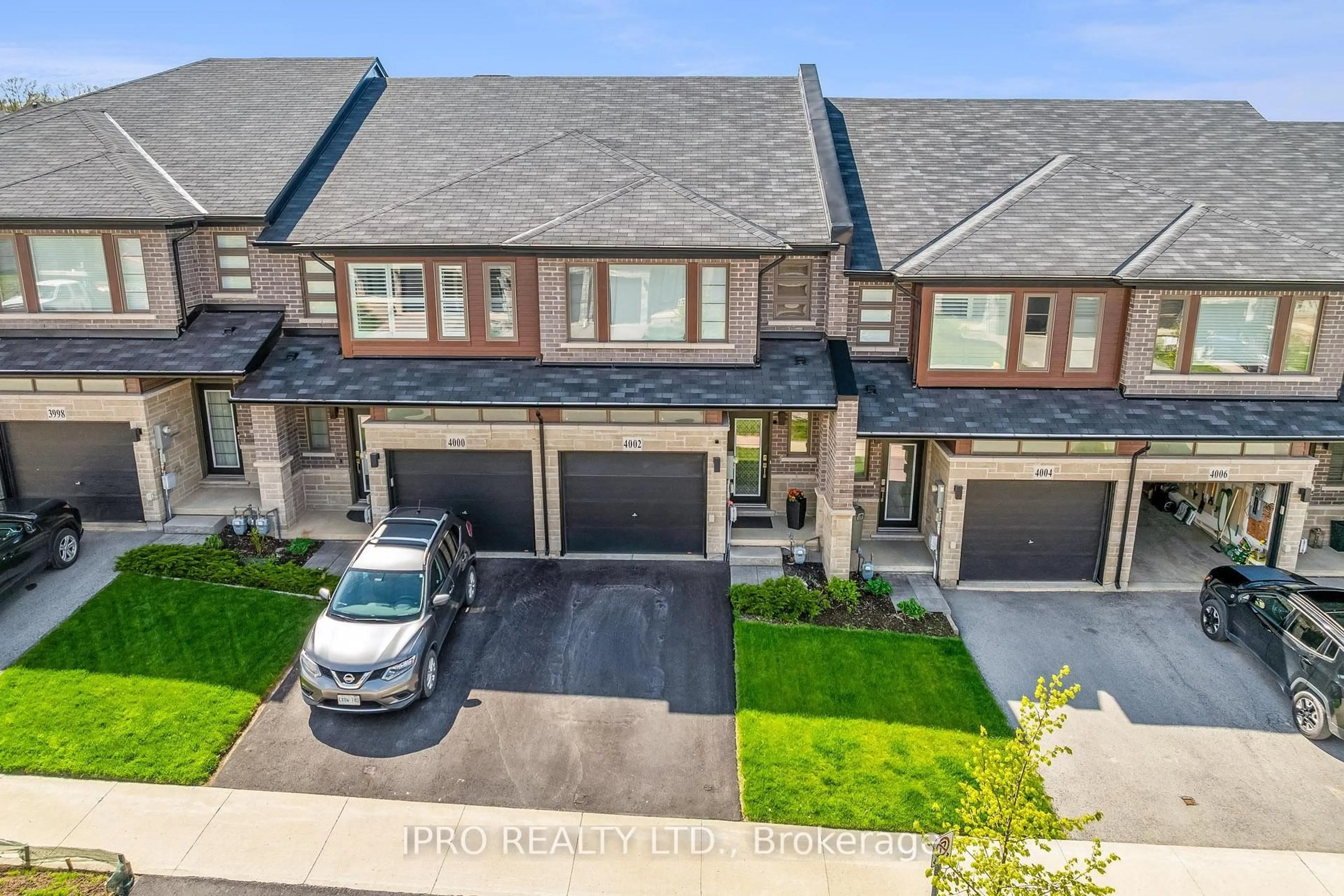 A pic from outside/outdoor area/front of a property/back of a property/a pic from drone, street for 4002 Crown St, Lincoln Ontario L0R 1B7