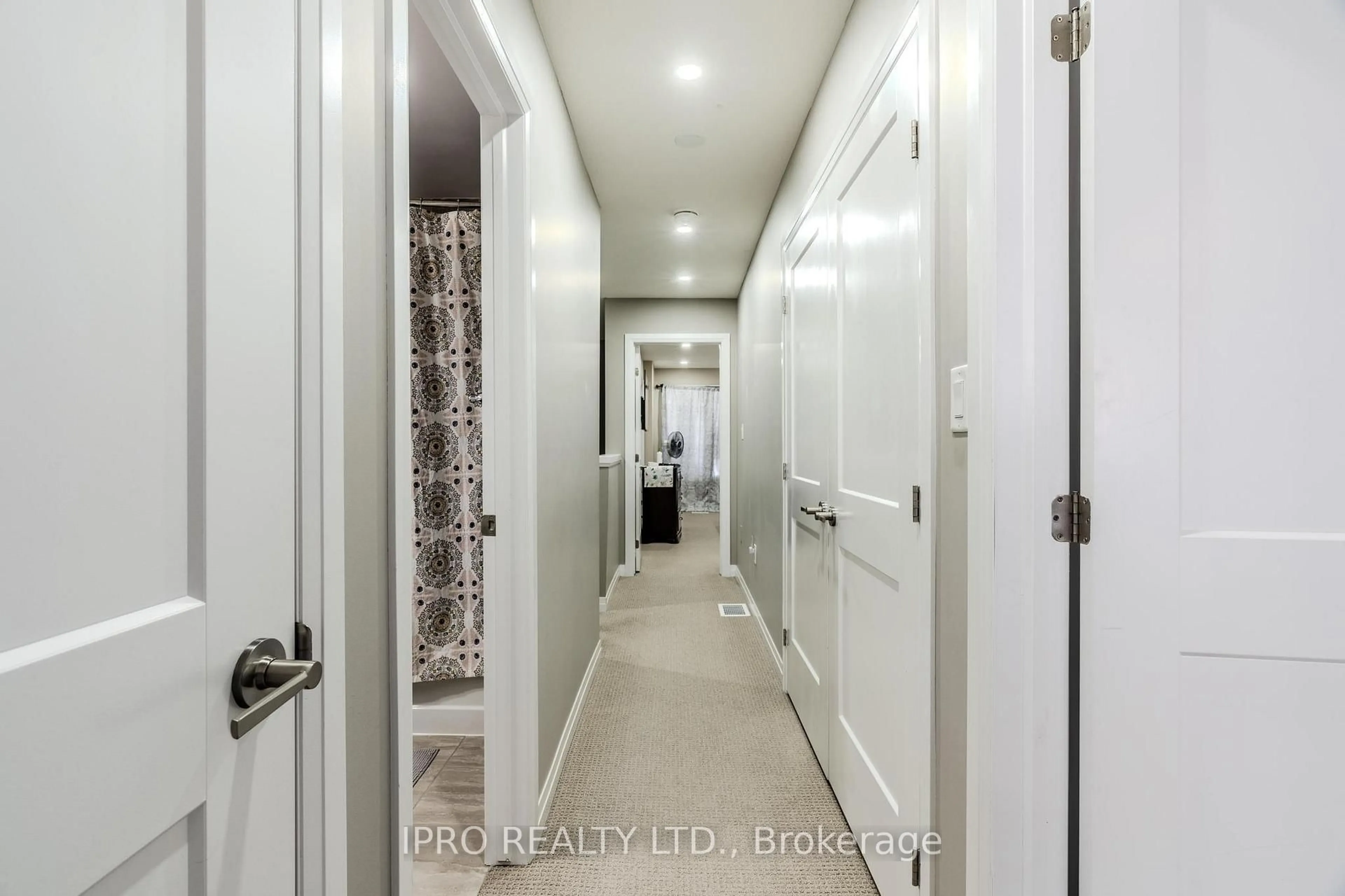 Indoor entryway for 4002 Crown St, Lincoln Ontario L0R 1B7