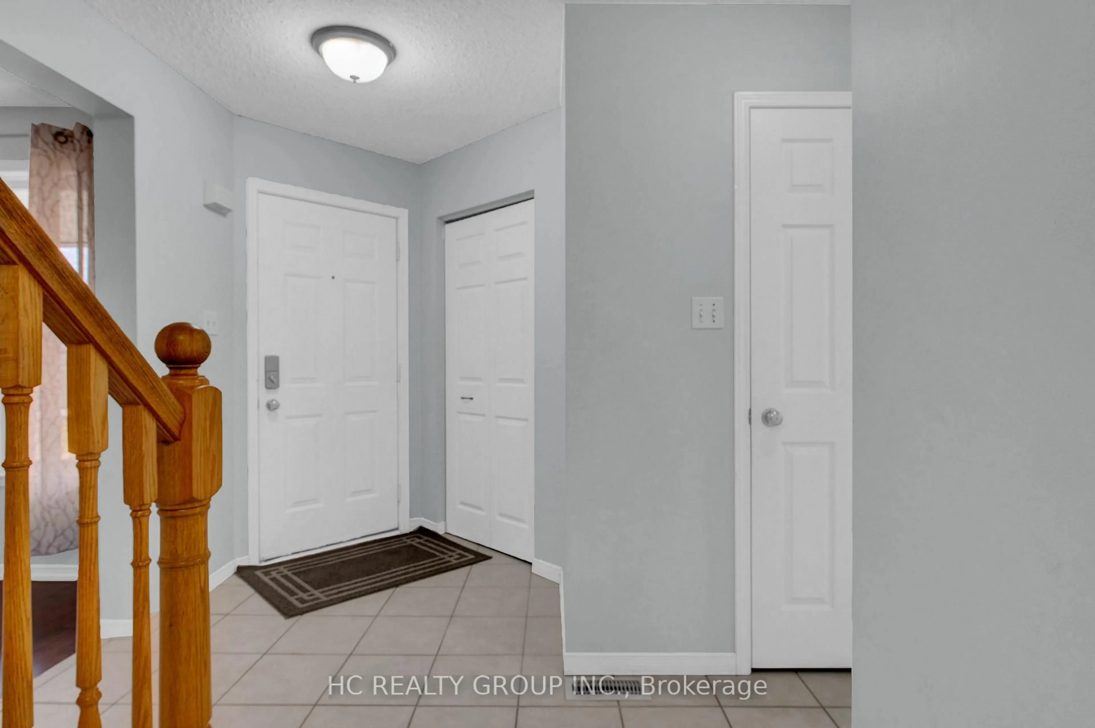 Indoor entryway for 69 Gibbs Cres, Guelph Ontario N1G 5B8