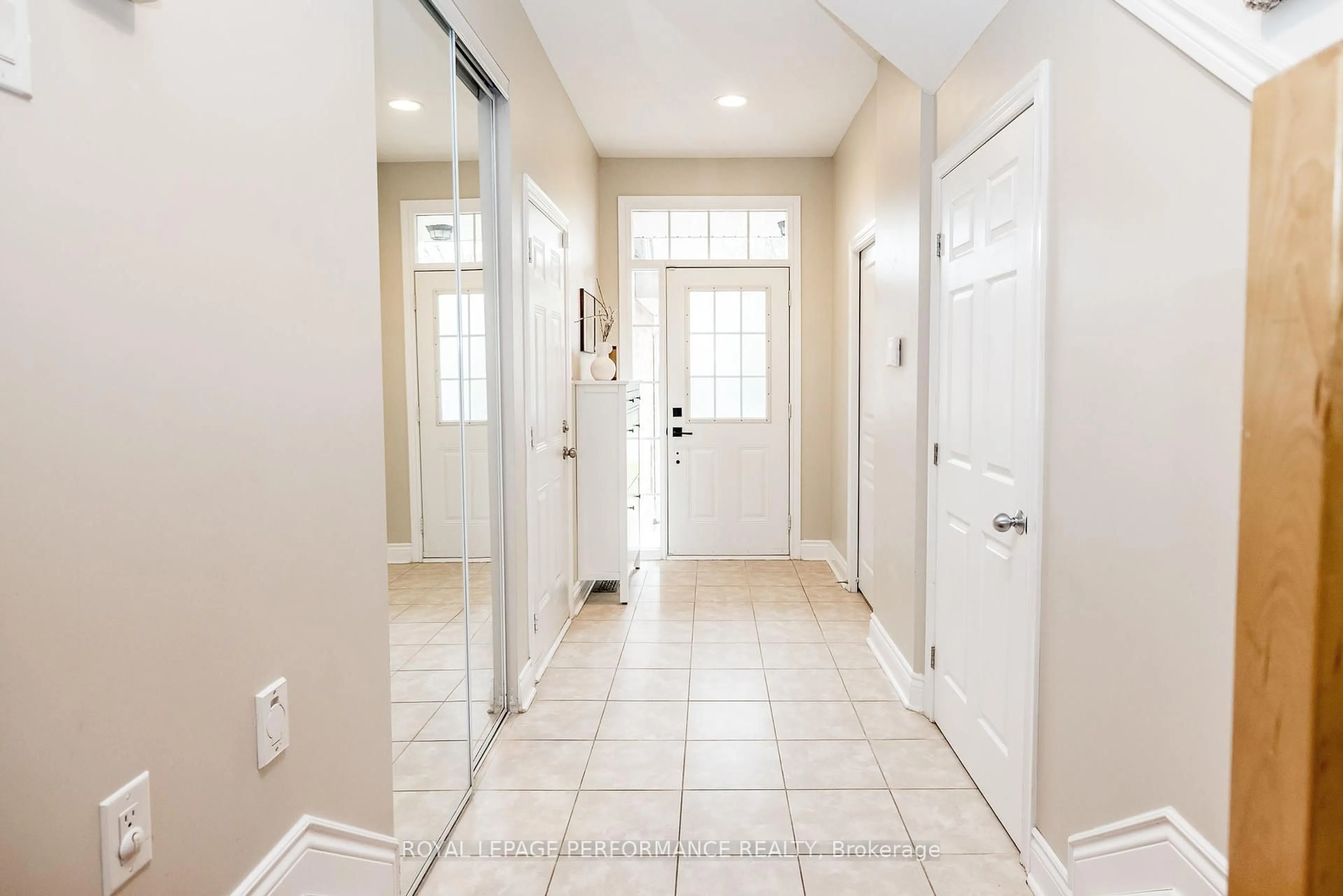 Indoor entryway for 200 Eye Bright Cres, Ottawa Ontario K1V 2K6
