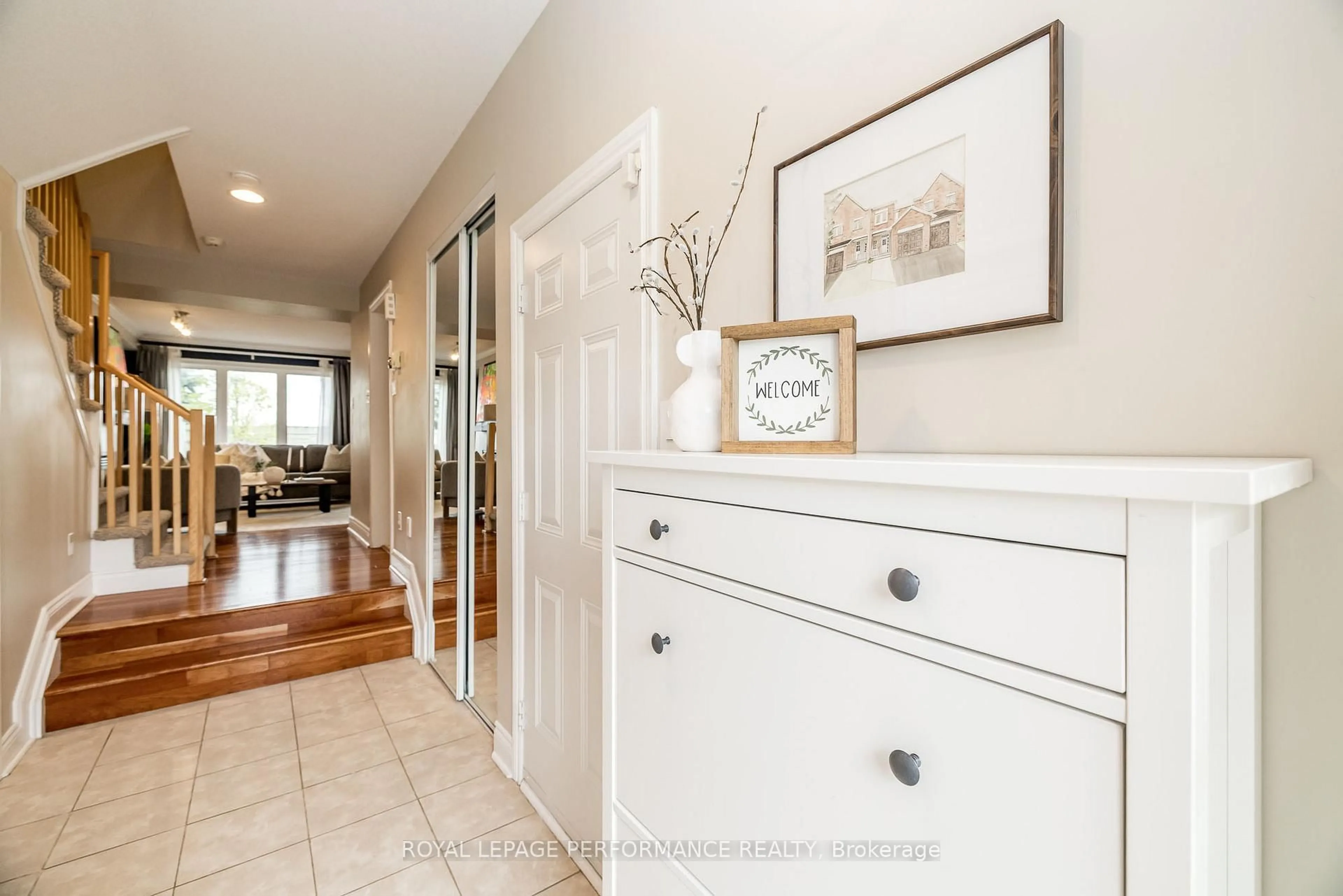 Indoor entryway for 200 Eye Bright Cres, Ottawa Ontario K1V 2K6