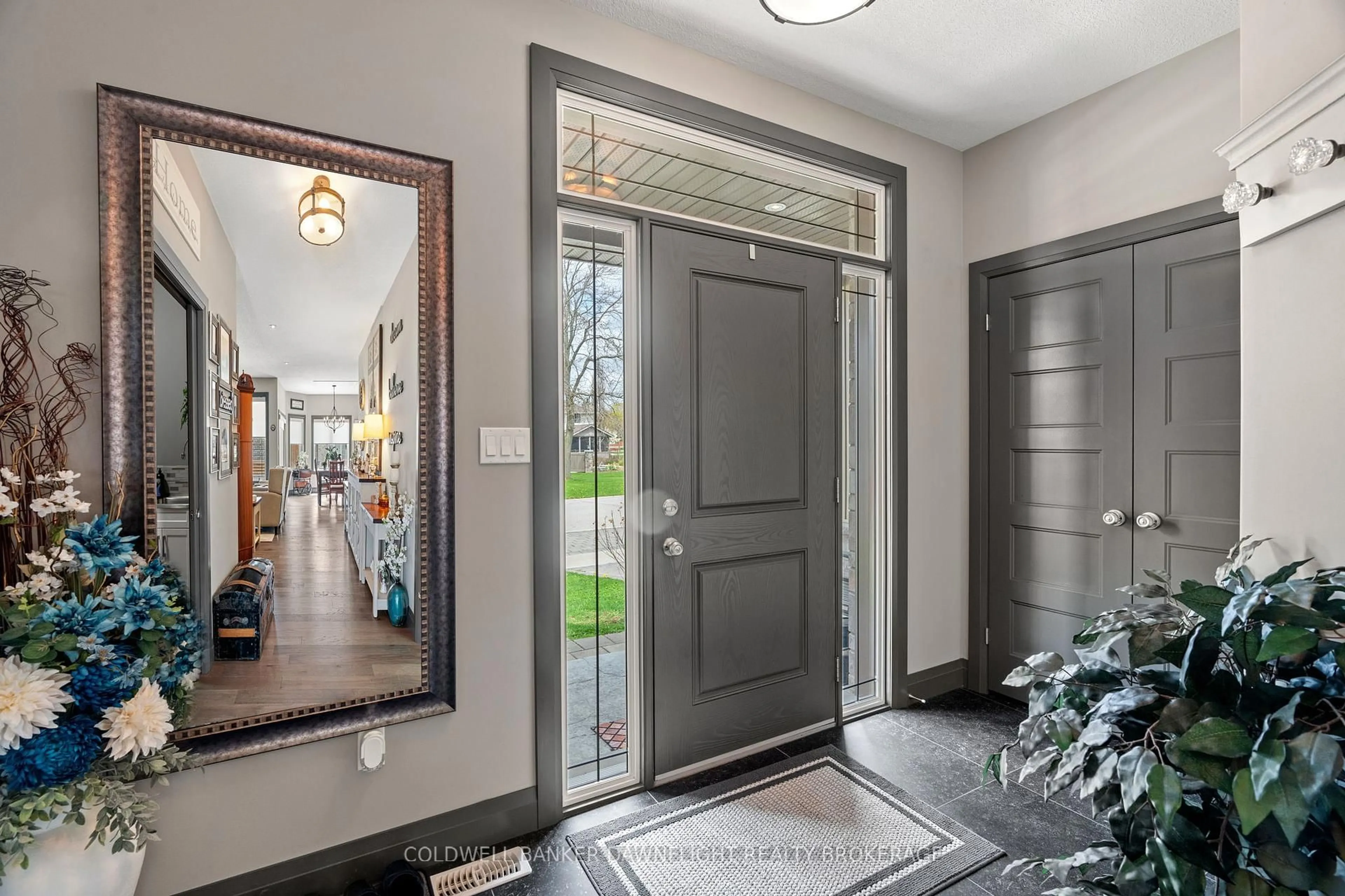 Indoor entryway for 277 Darling Blvd, South Huron Ontario N0M 1S1