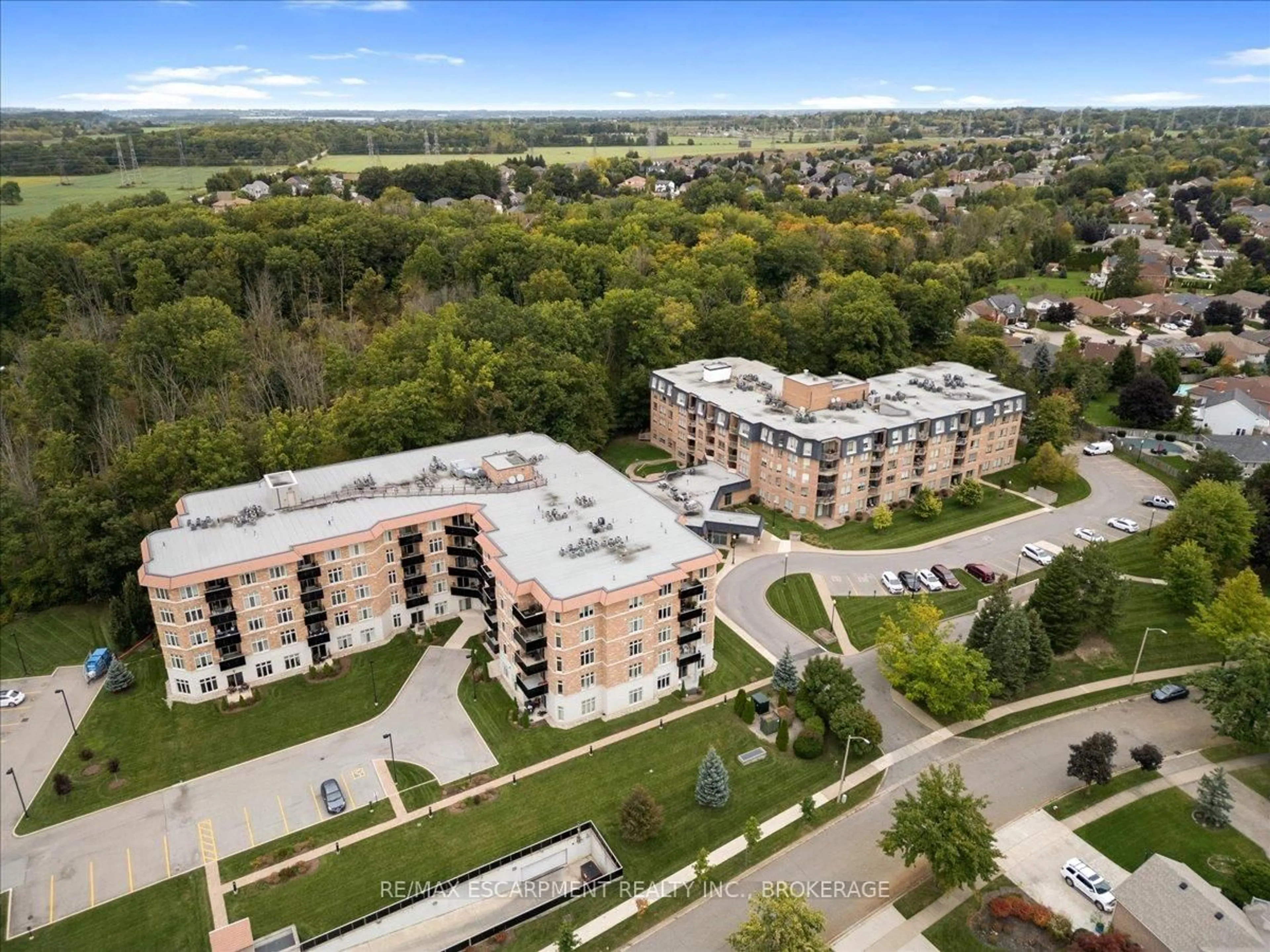 A pic from outside/outdoor area/front of a property/back of a property/a pic from drone, city buildings view from balcony for 8111 Forest Glen Dr #225, Niagara Falls Ontario L2H 2Y7