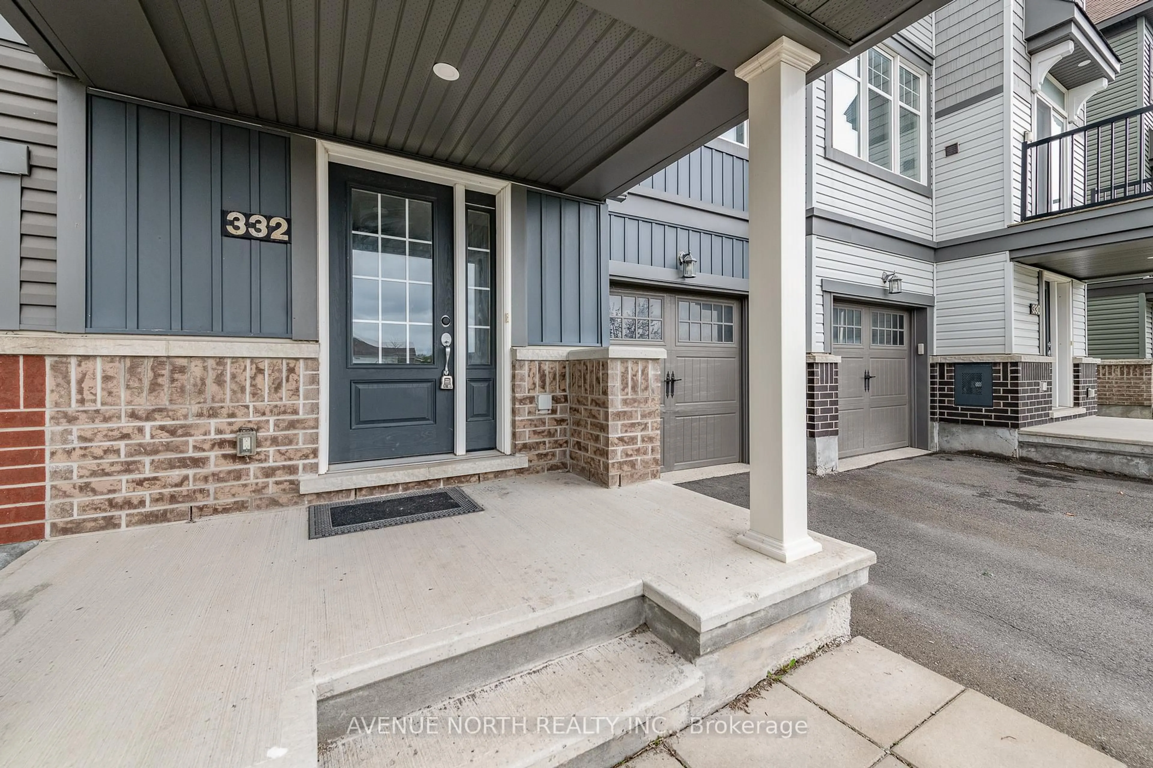 Indoor entryway for 332 Mountain Sorrel Way, Ottawa Ontario K4A 1H7
