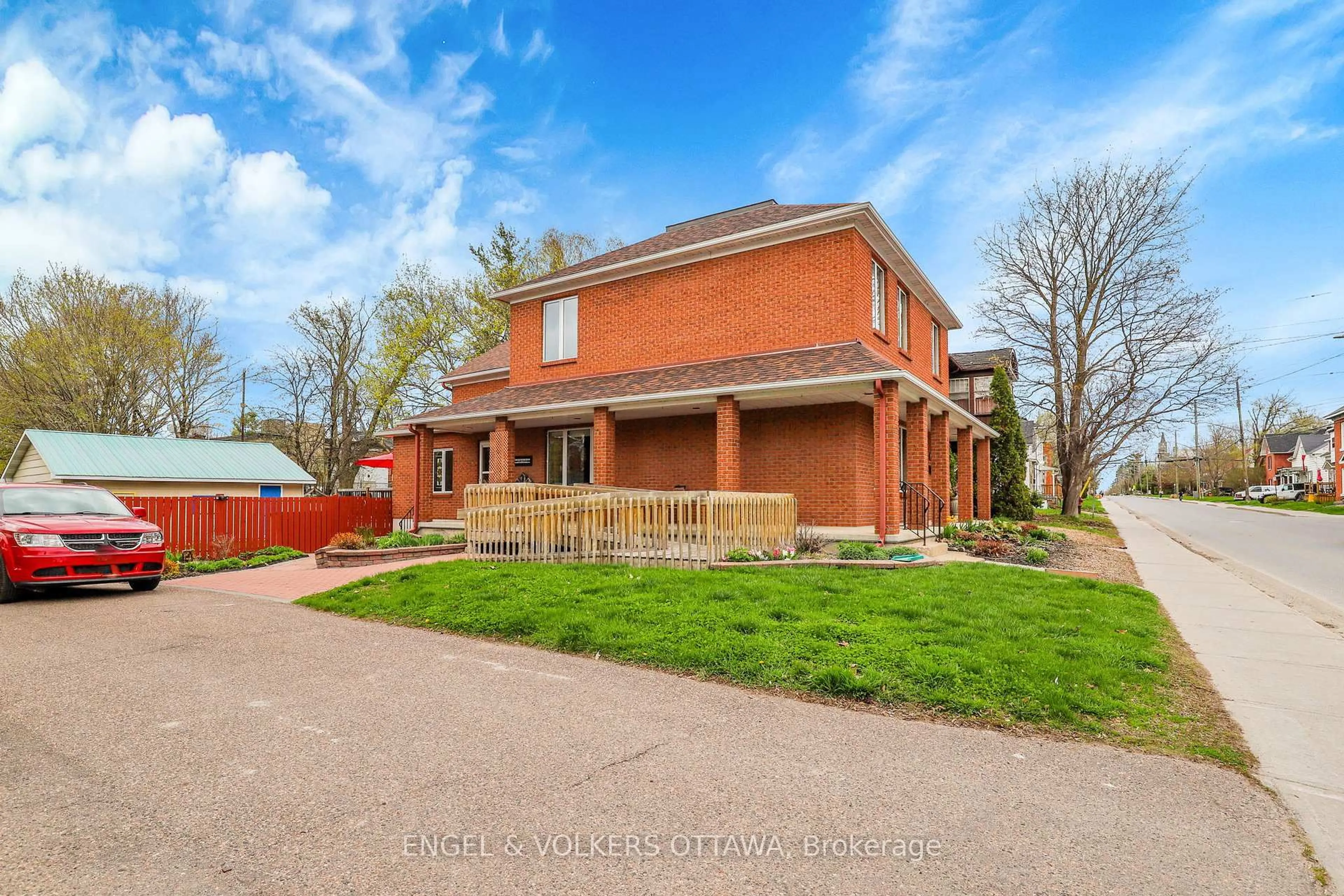 Home with brick exterior material, street for 190 John St, Arnprior Ontario K7S 2N9