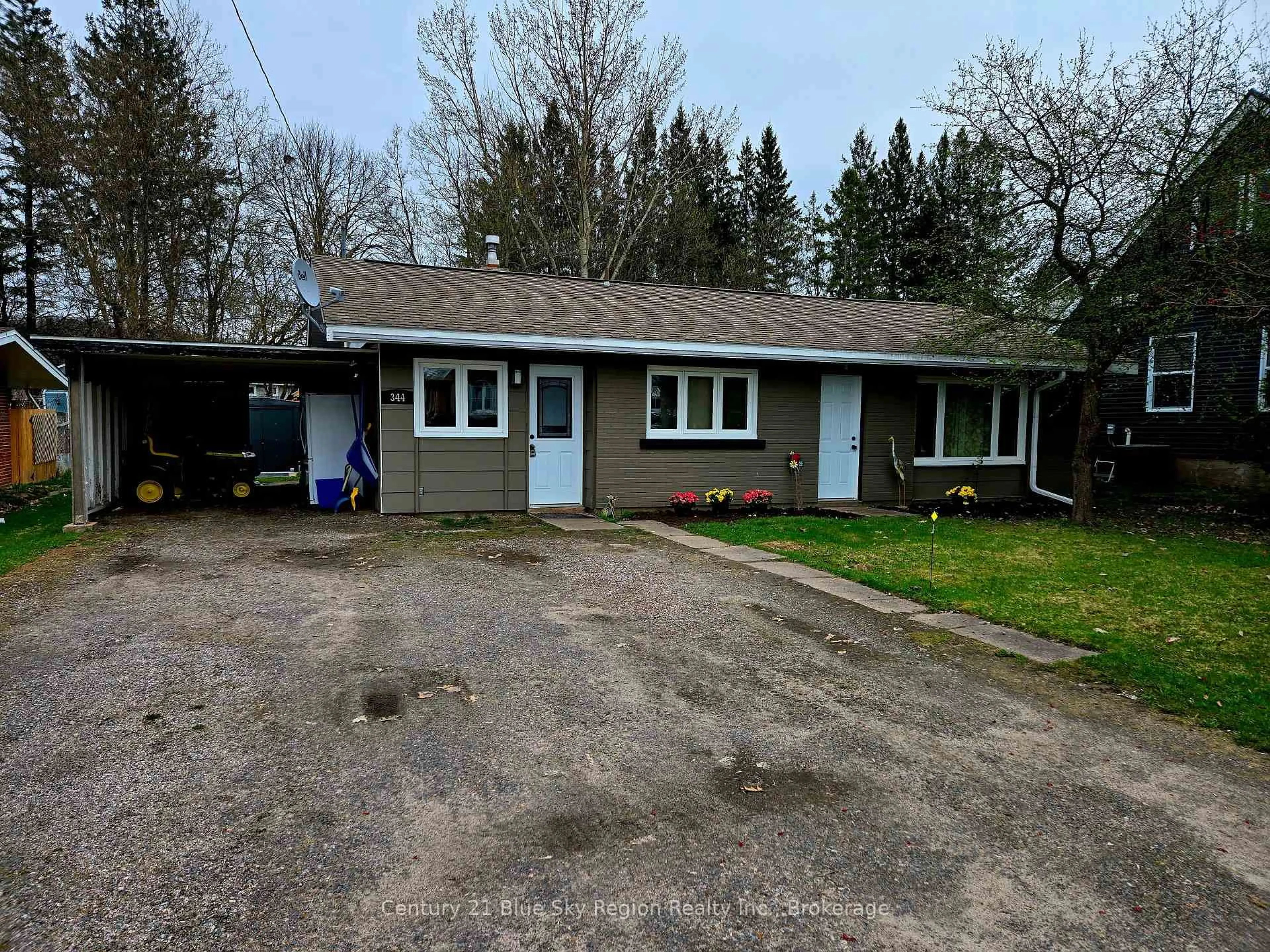 A pic from outside/outdoor area/front of a property/back of a property/a pic from drone, street for 344 Edward St, Powassan Ontario P0H 1Z0