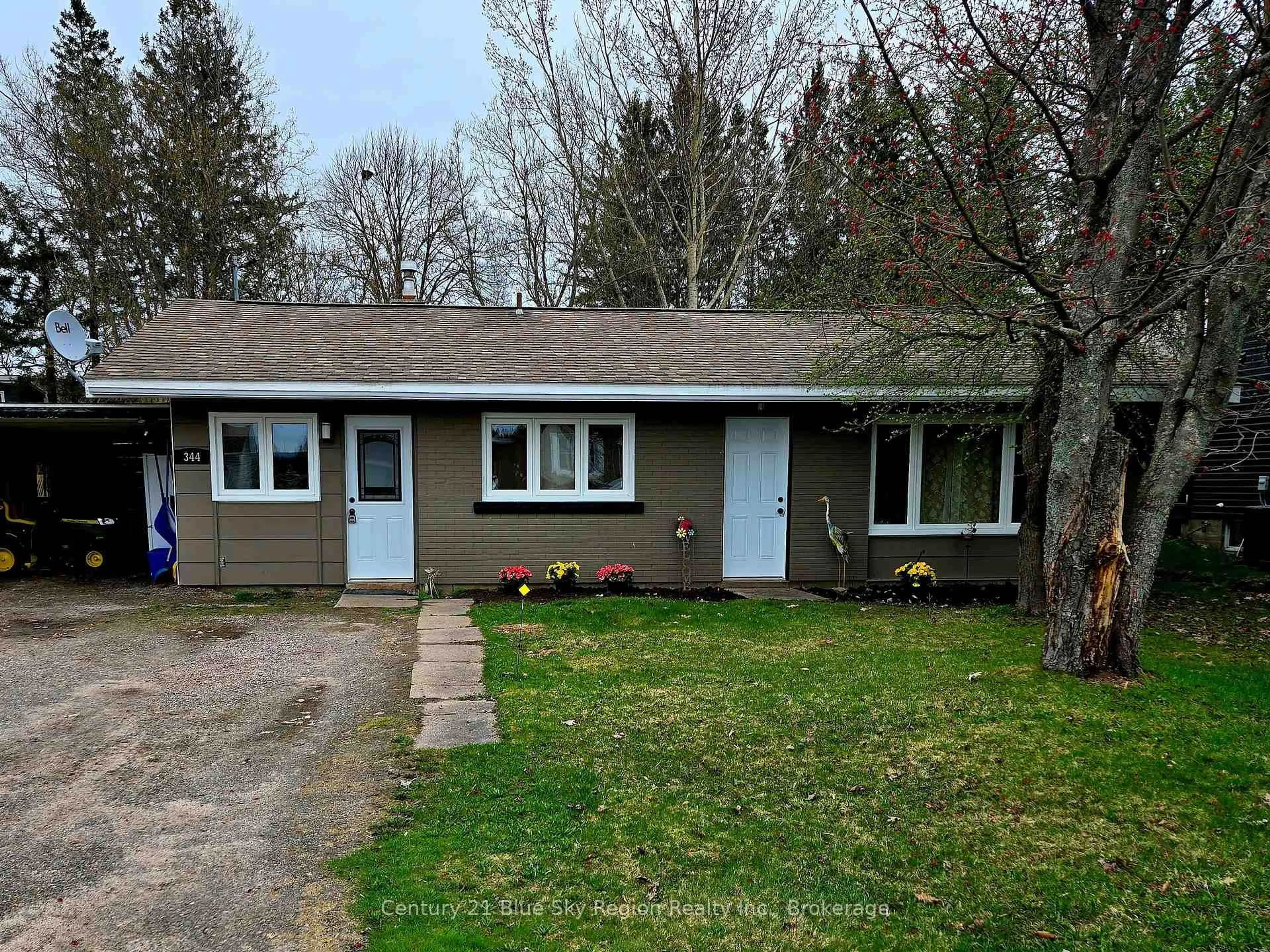 A pic from outside/outdoor area/front of a property/back of a property/a pic from drone, street for 344 Edward St, Powassan Ontario P0H 1Z0