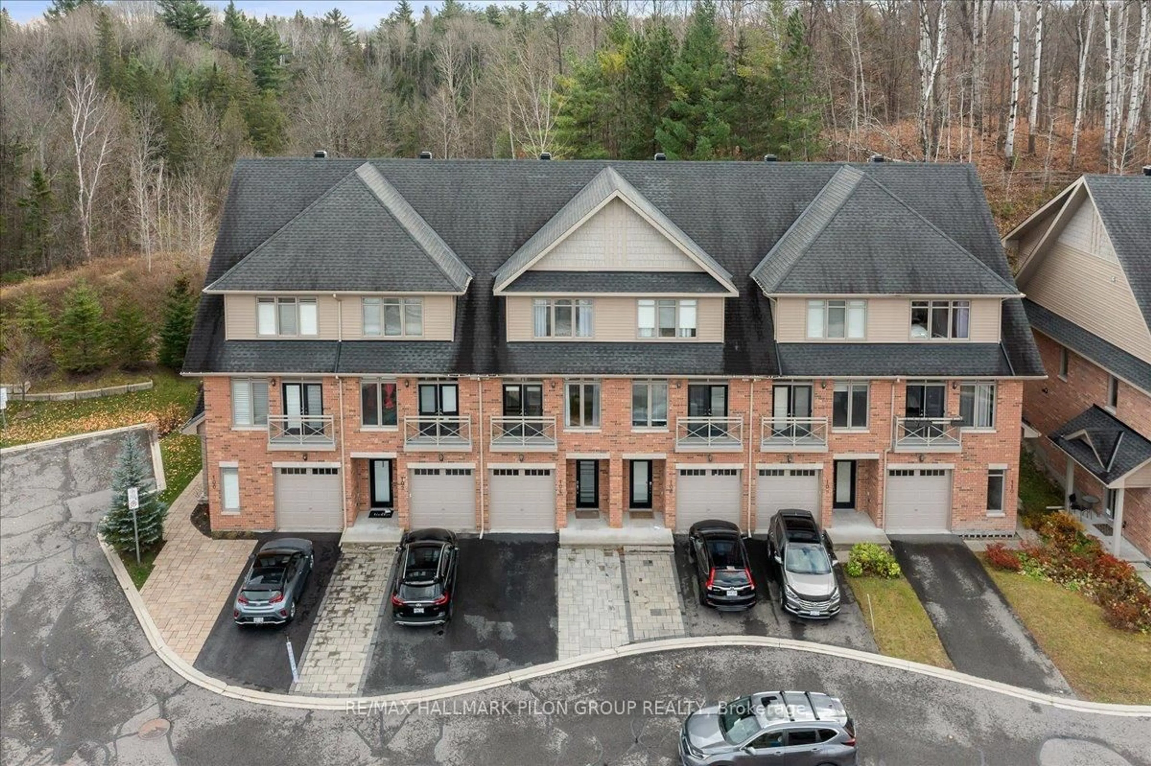 A pic from outside/outdoor area/front of a property/back of a property/a pic from drone, street for 104 Lionel Private, Ottawa Ontario K4A 0X1