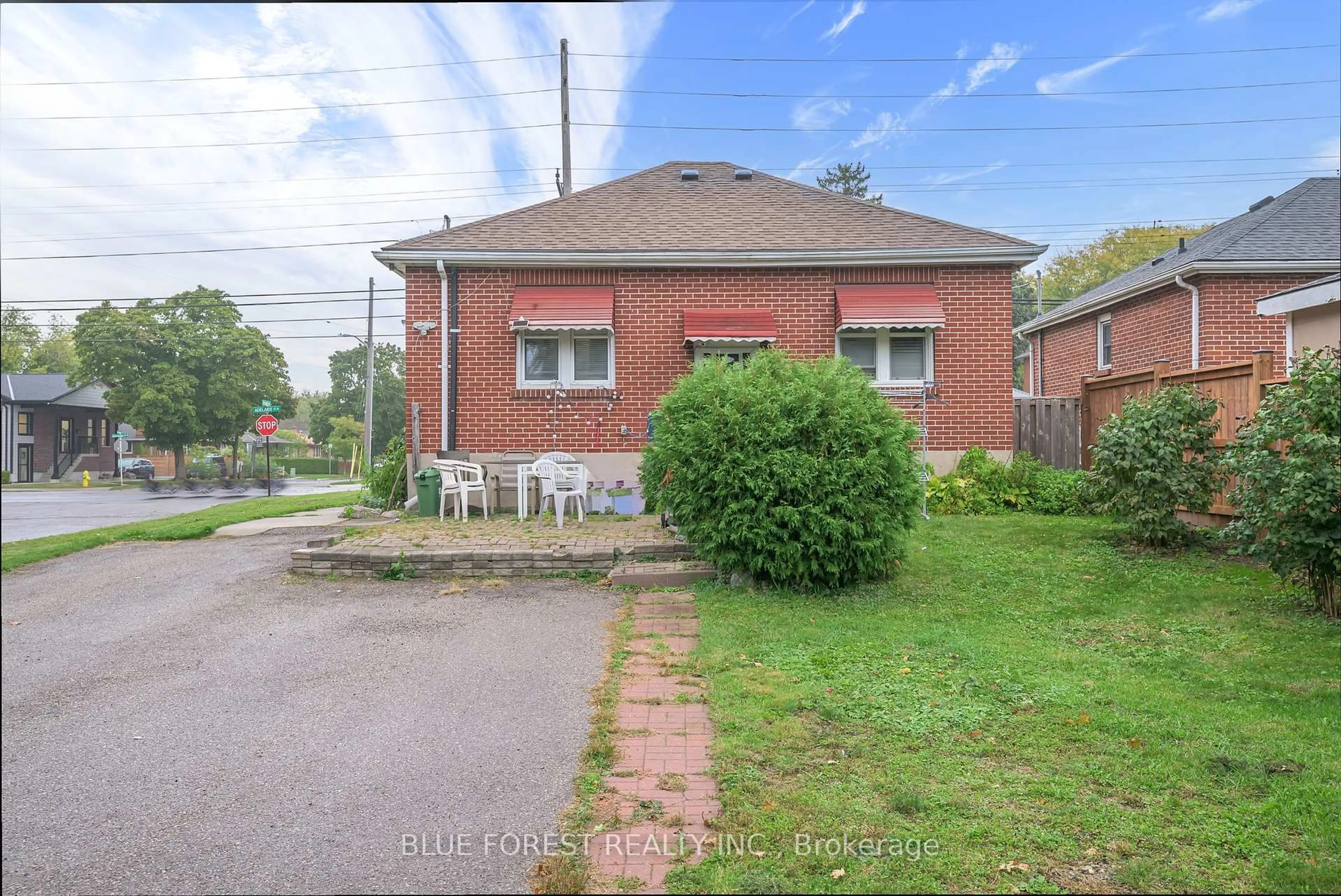 Unknown for 899 Adelaide St, London East Ontario N5Y 2M4