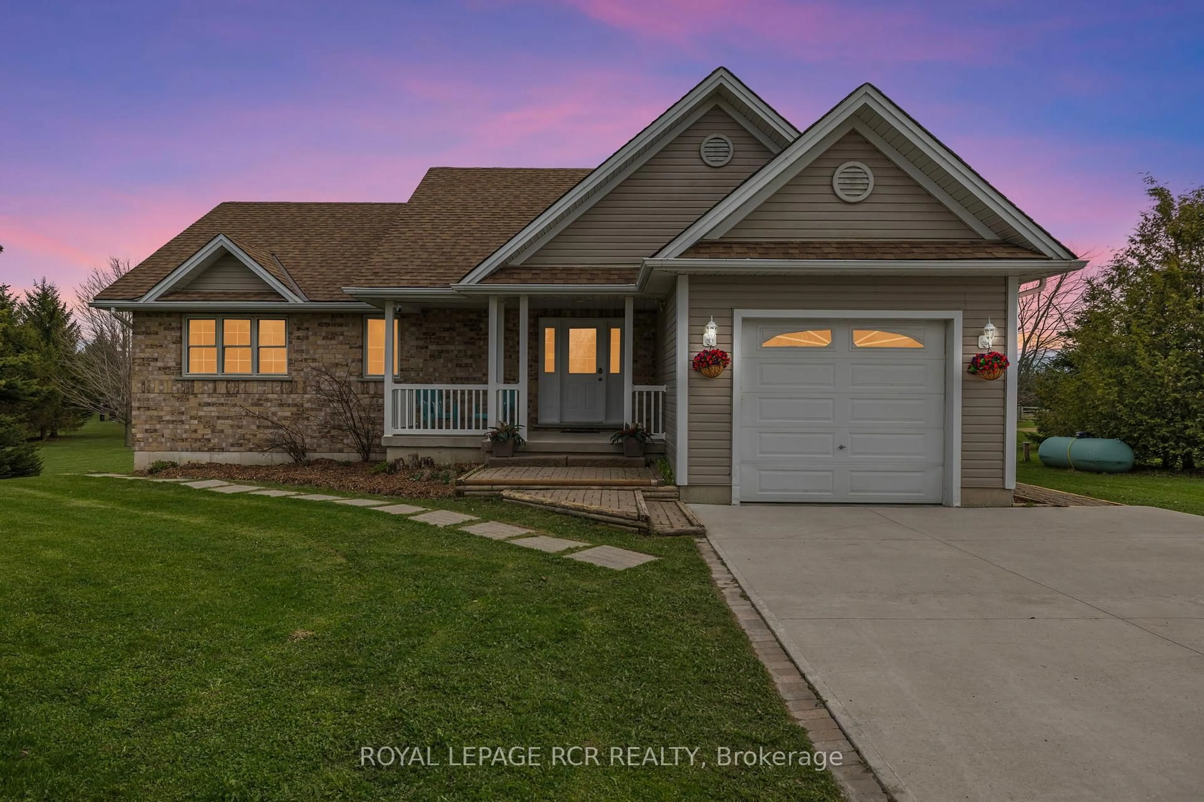Home with vinyl exterior material, street for 625440 15th Sdrd, Melancthon Ontario L9V 1Z5