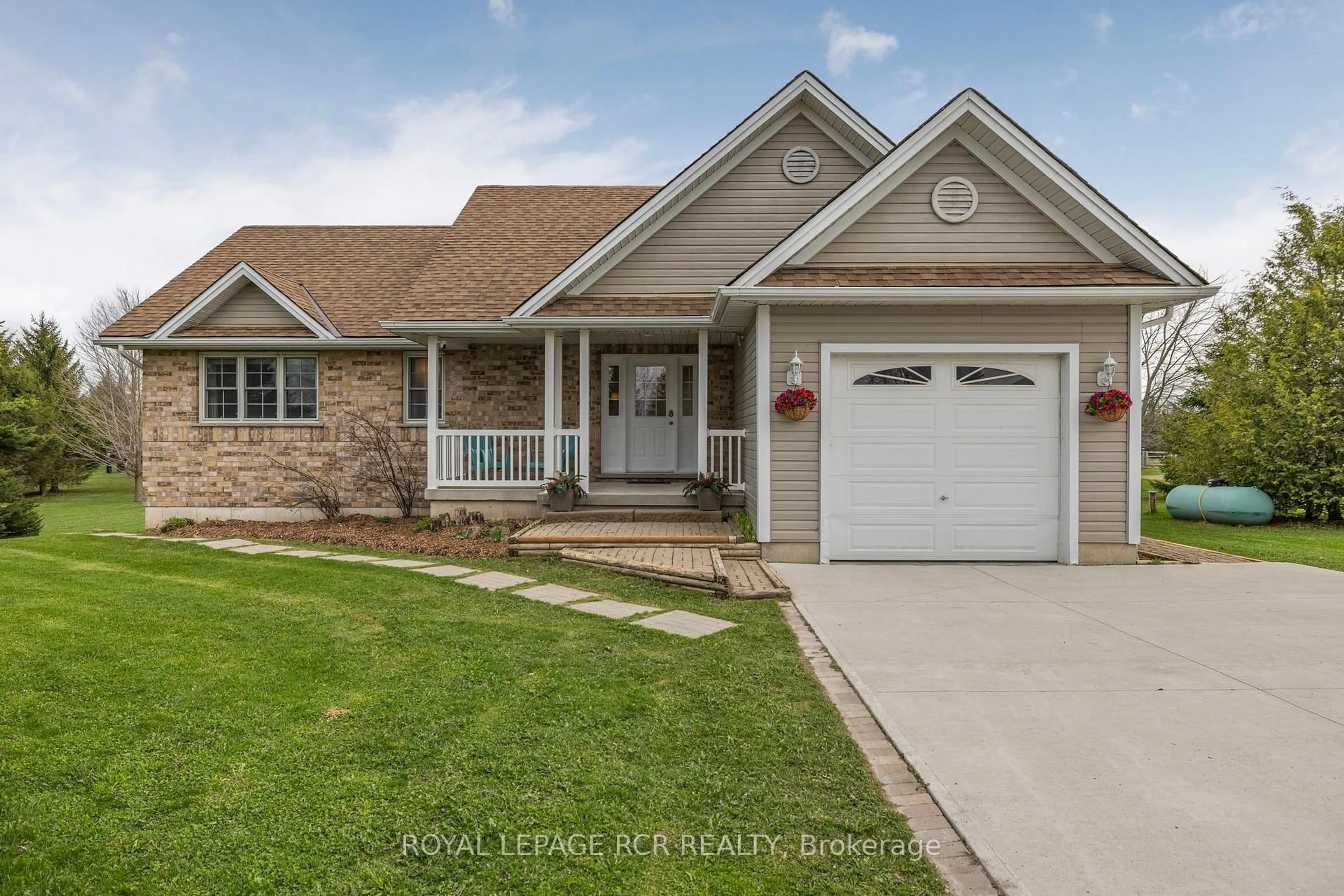 Home with vinyl exterior material, street for 625440 15th Sdrd, Melancthon Ontario L9V 1Z5