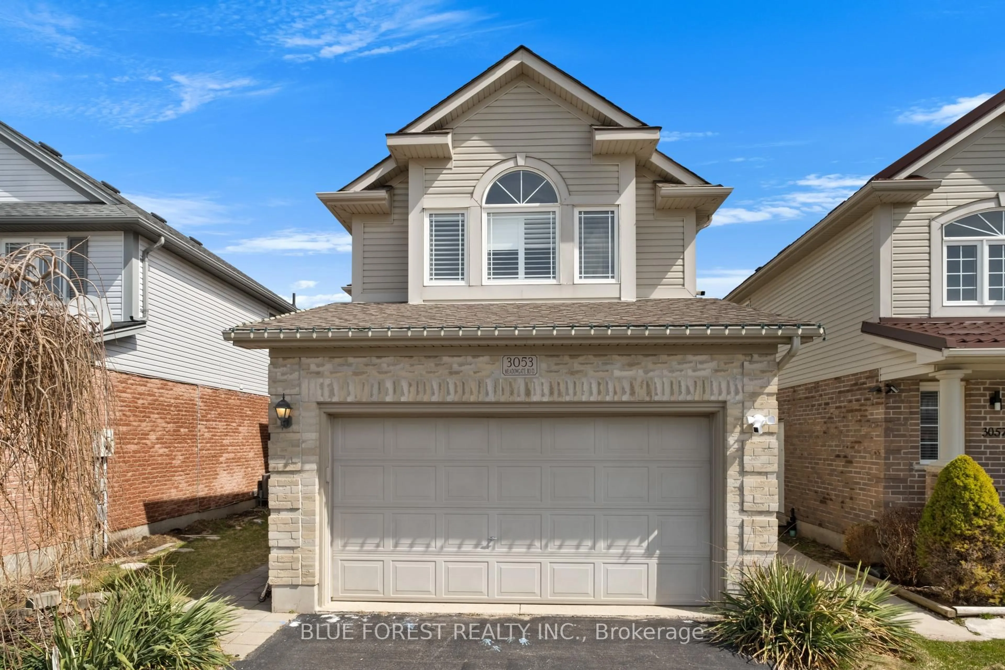 Home with vinyl exterior material, street for 3053 Meadowgate Blvd, London South Ontario N6M 1L1
