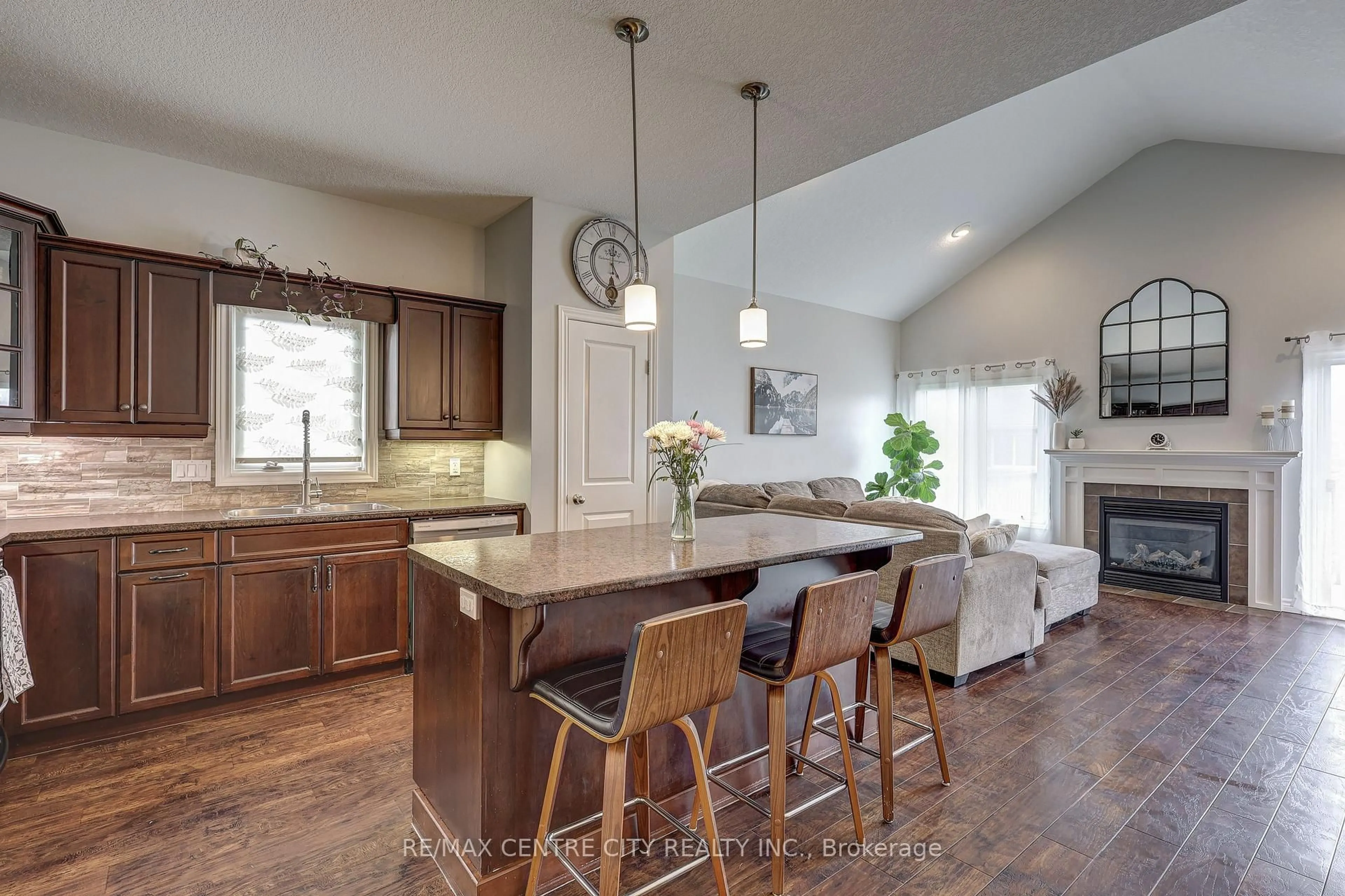Open concept kitchen, unknown for 52 Circlewood Dr, St. Thomas Ontario N5P 0A7