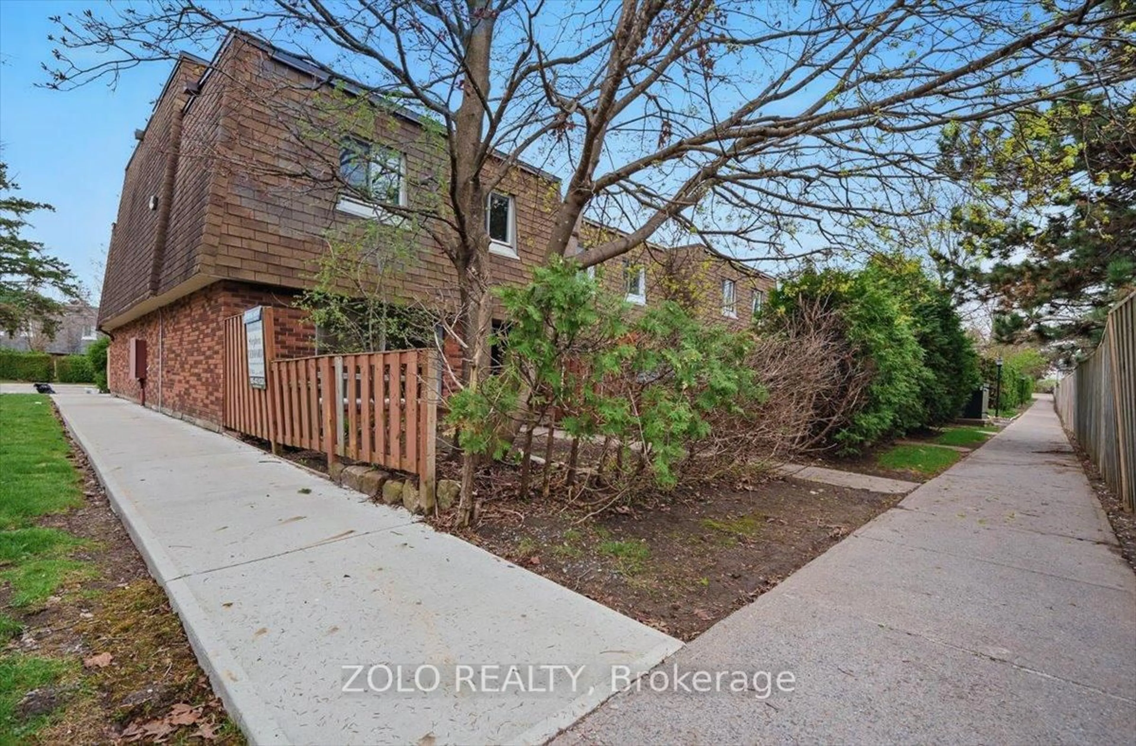 A pic from outside/outdoor area/front of a property/back of a property/a pic from drone, street for 230 Royalton Private, Ottawa Ontario K1V 9S3