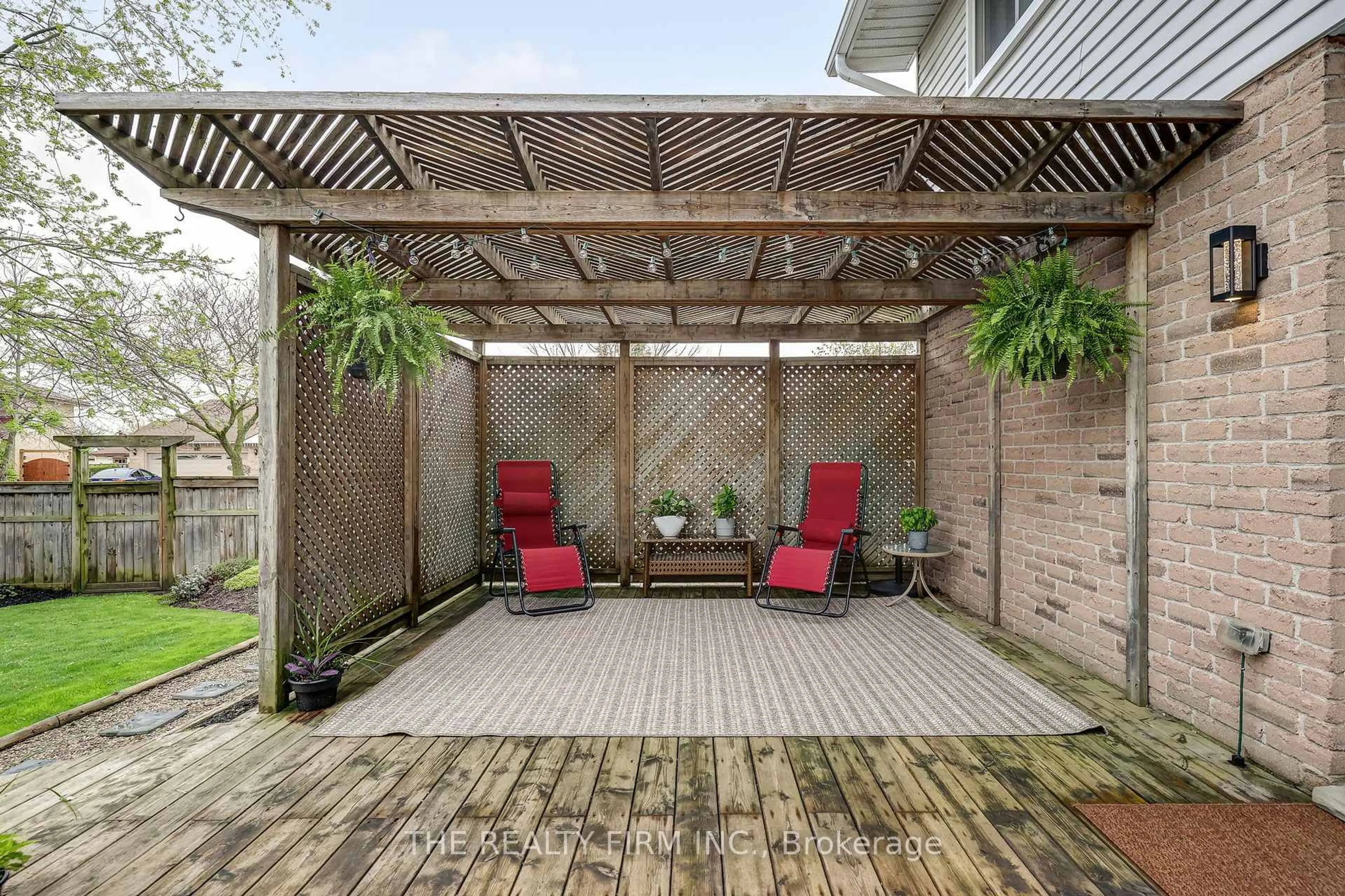 Patio, street for 732 Homeview Rd, London South Ontario N6C 5N2