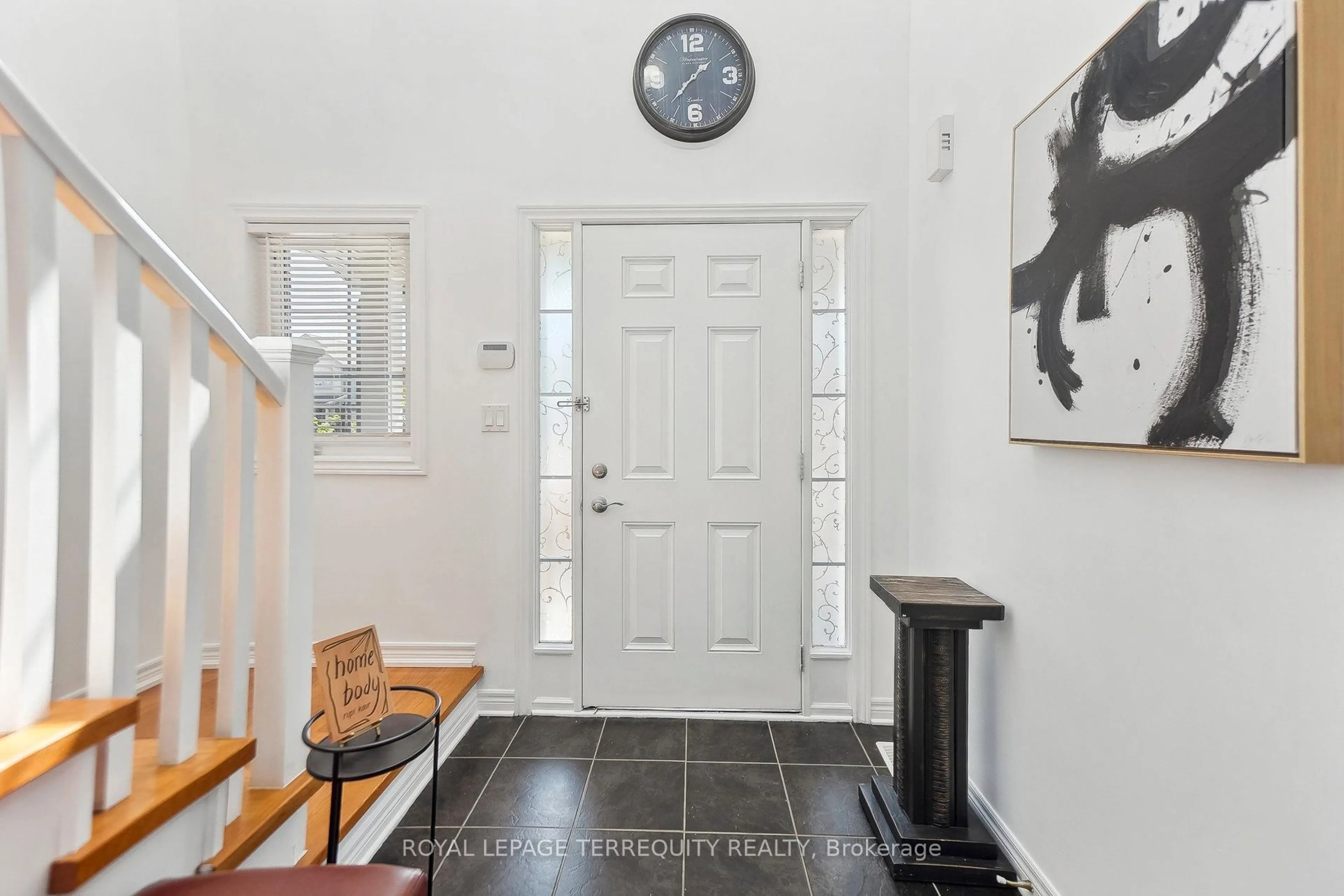 Indoor entryway for 8465 Kelsey Cres, Niagara Falls Ontario L2H 0E6
