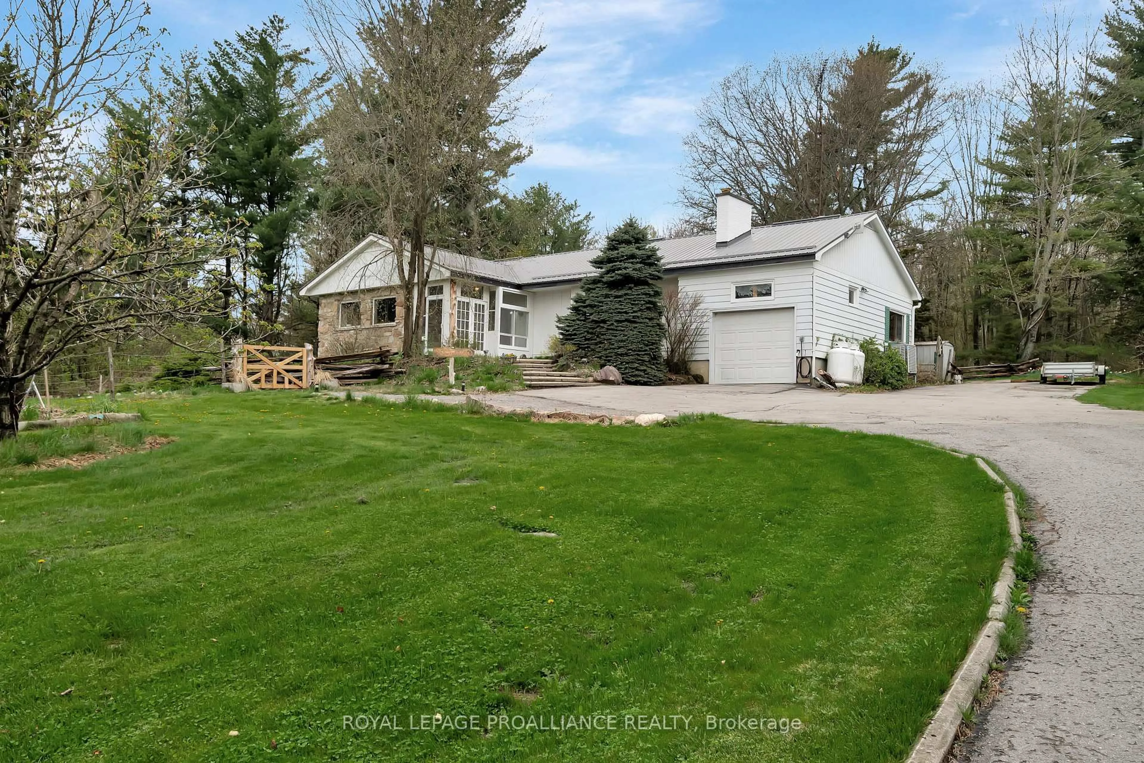 A pic from outside/outdoor area/front of a property/back of a property/a pic from drone, street for 6647 Hwy 37 Highway, Tweed Ontario K0K 3J0