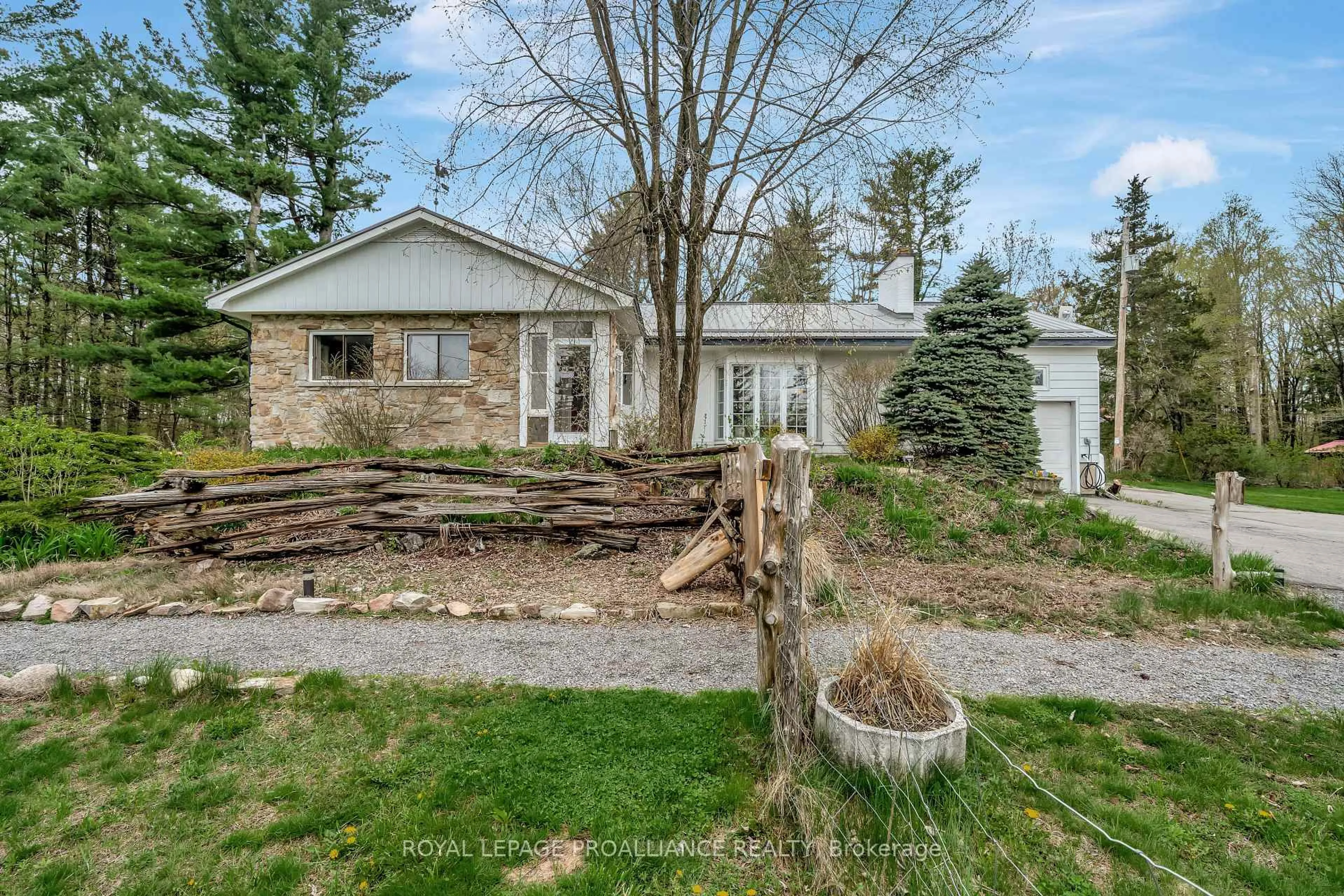 A pic from outside/outdoor area/front of a property/back of a property/a pic from drone, unknown for 6647 Hwy 37 Highway, Tweed Ontario K0K 3J0