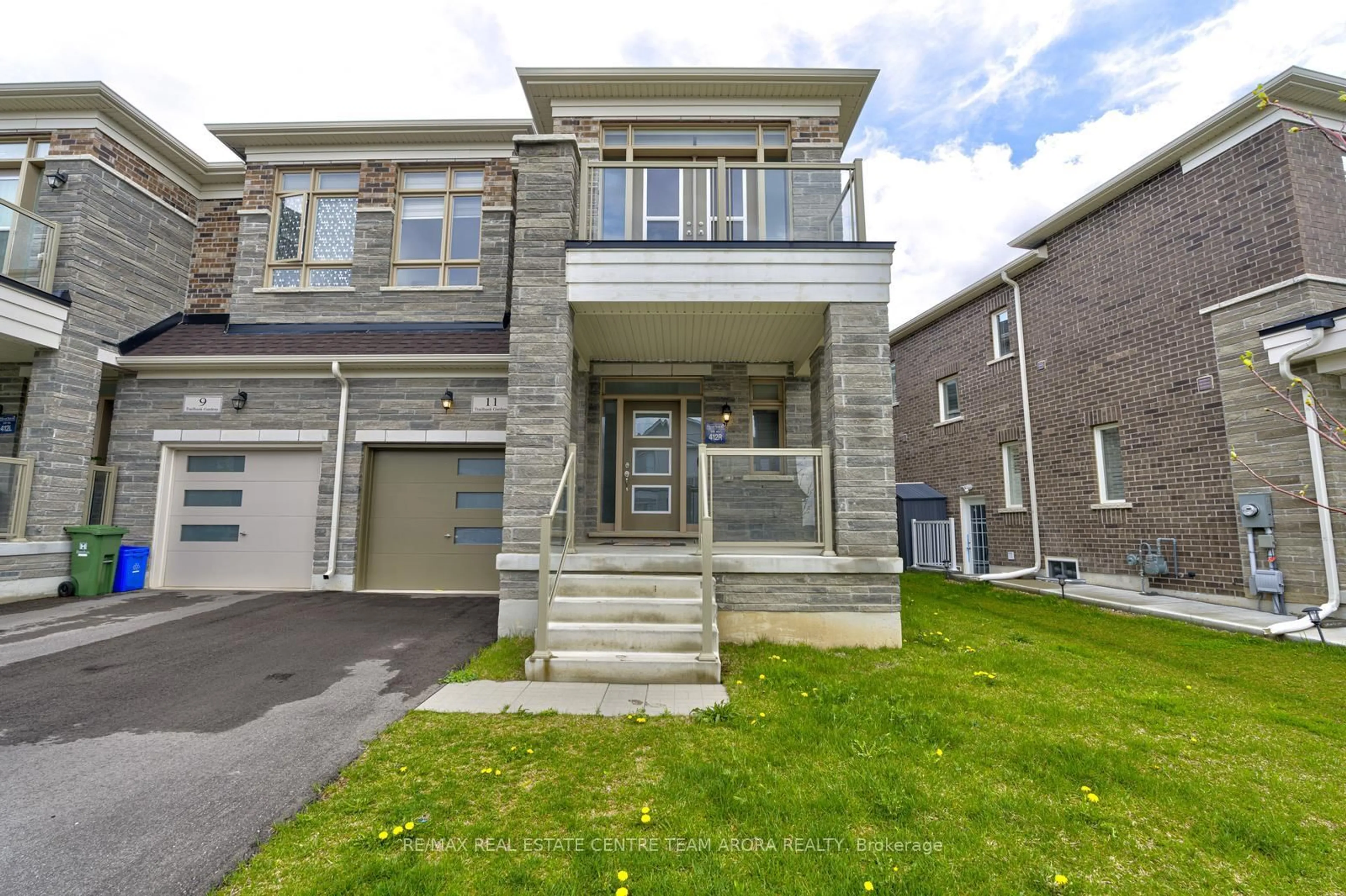 Unknown for 11 Trailbank Gdns, Hamilton Ontario L8B 1Z3