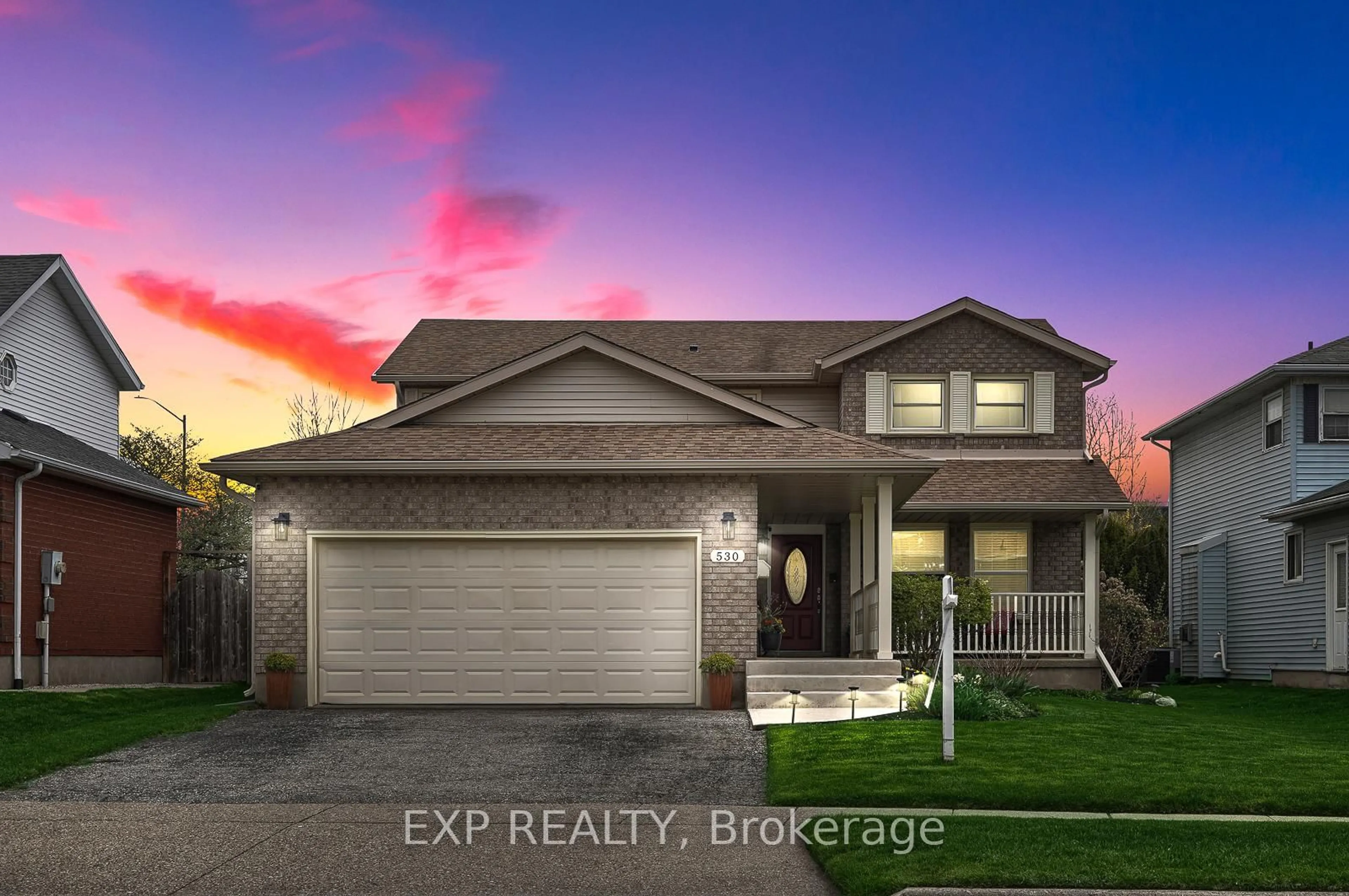 A pic from outside/outdoor area/front of a property/back of a property/a pic from drone, street for 530 Burnett Ave, Cambridge Ontario N1T 1M6