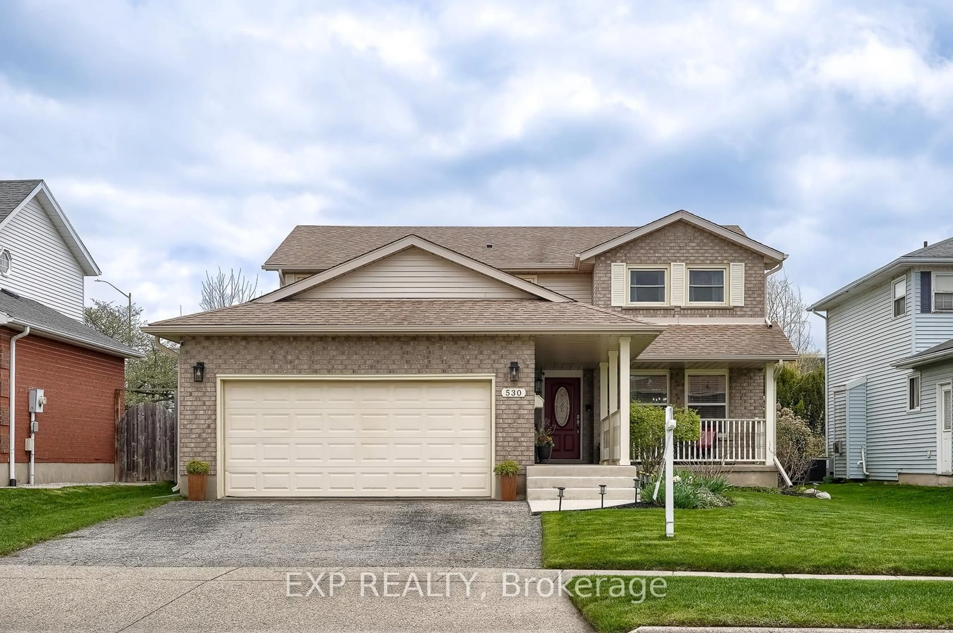 Home with vinyl exterior material, street for 530 Burnett Ave, Cambridge Ontario N1T 1M6