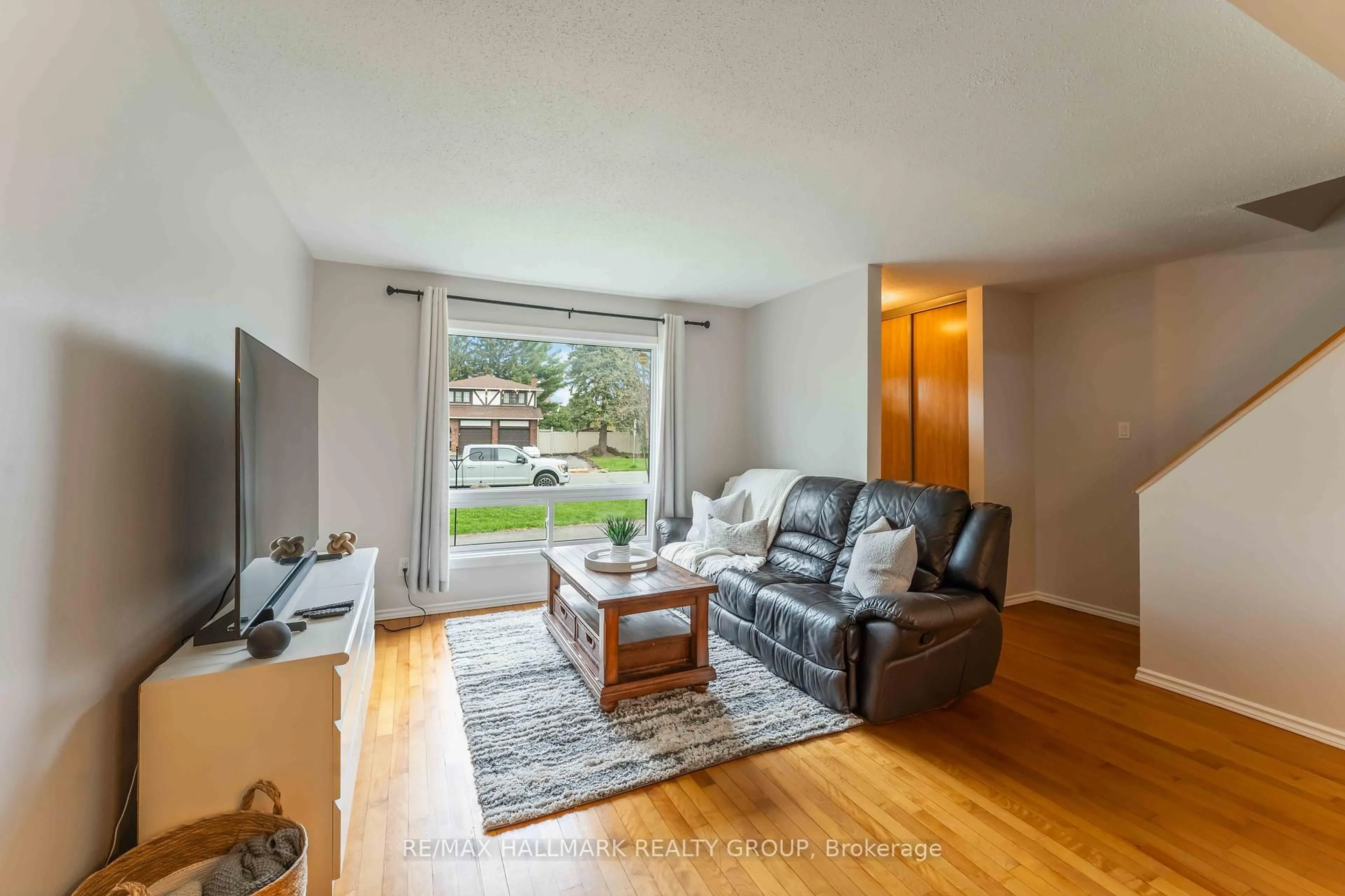 Living room with furniture, wood/laminate floor for 44 C Wolfgang Dr, Ottawa Ontario K2J 1L6