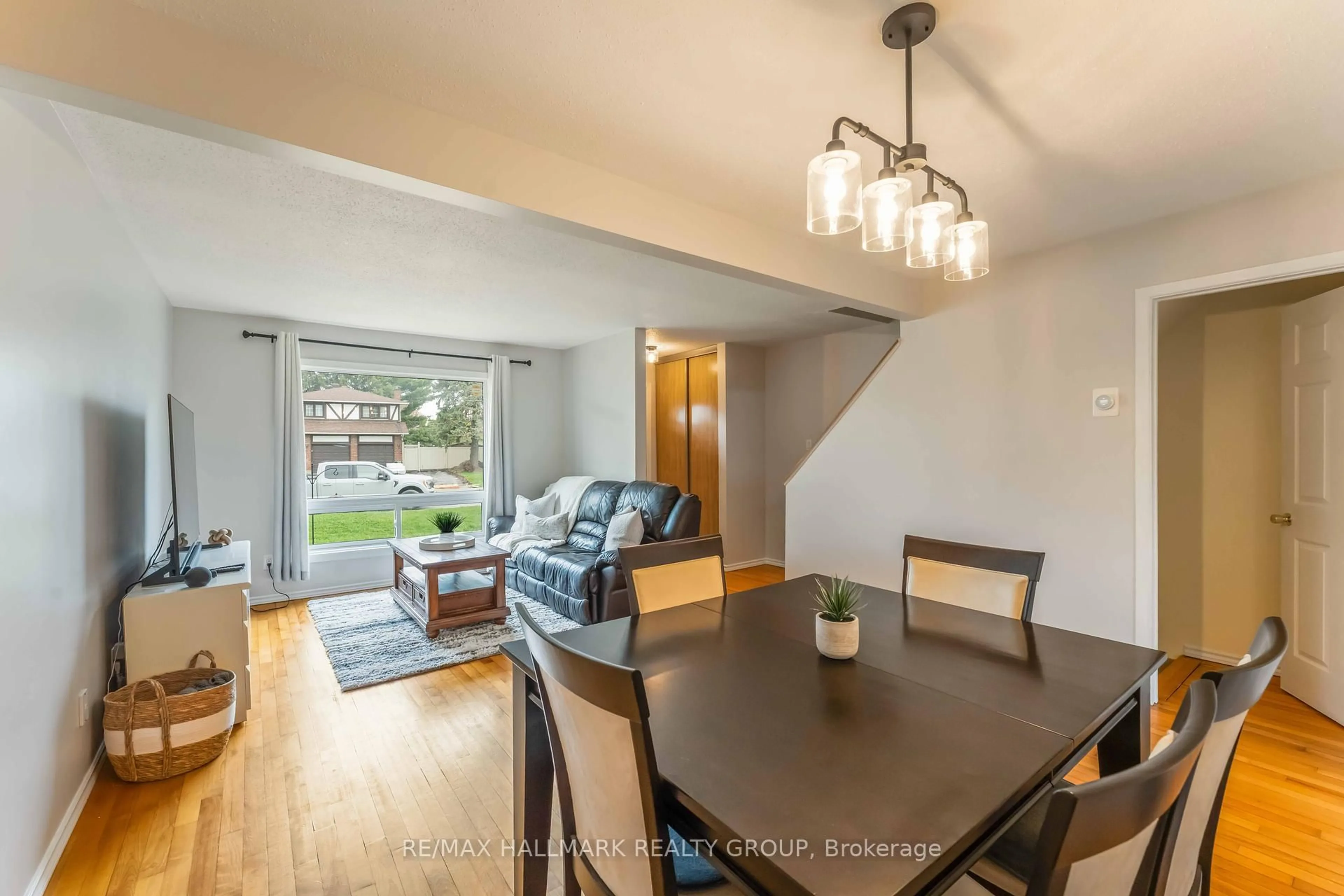 Dining room, wood/laminate floor for 44 C Wolfgang Dr, Ottawa Ontario K2J 1L6