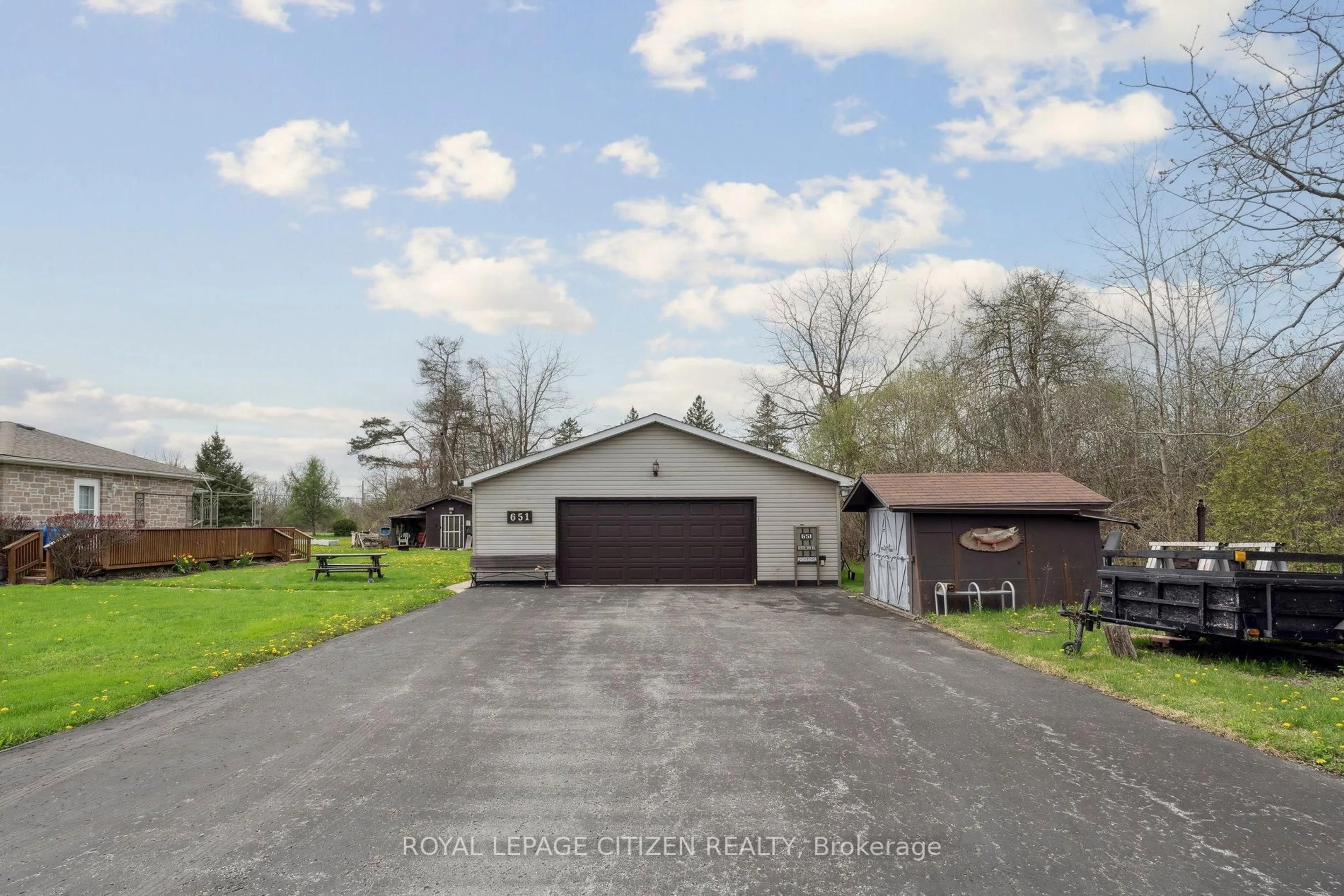 A pic from outside/outdoor area/front of a property/back of a property/a pic from drone, street for 651 Bertie Bay Rd, Fort Erie Ontario L2A 5M4