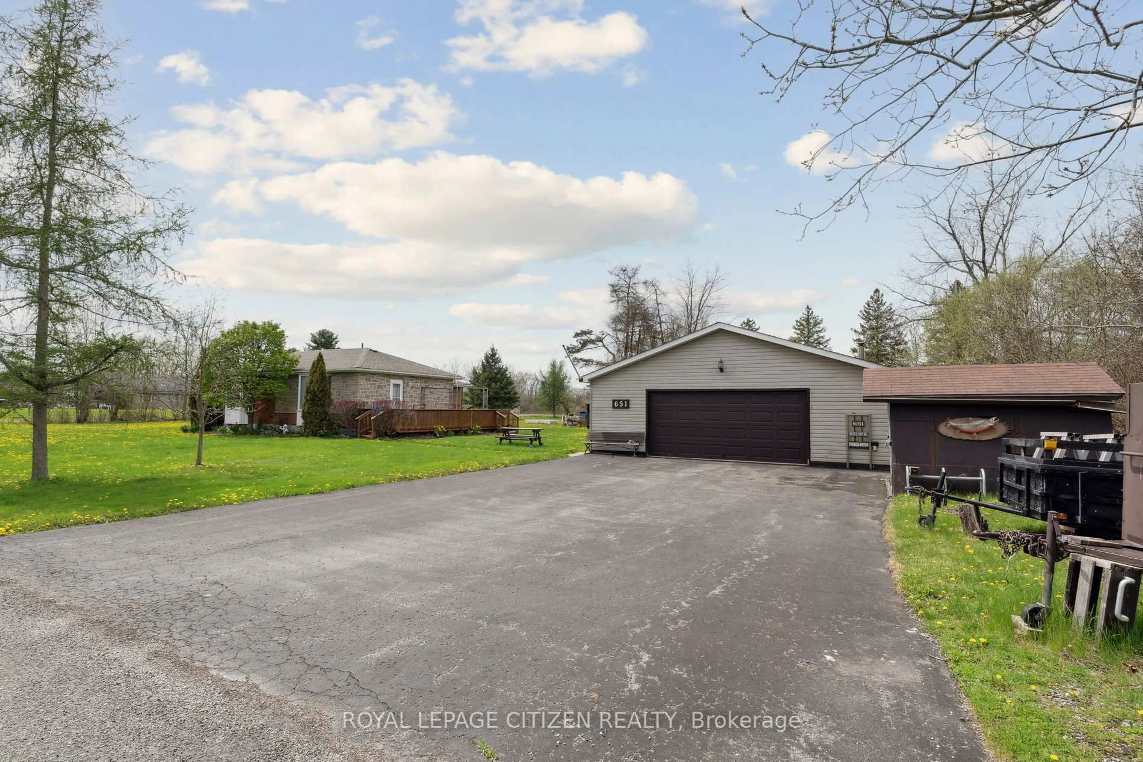 A pic from outside/outdoor area/front of a property/back of a property/a pic from drone, street for 651 Bertie Bay Rd, Fort Erie Ontario L2A 5M4