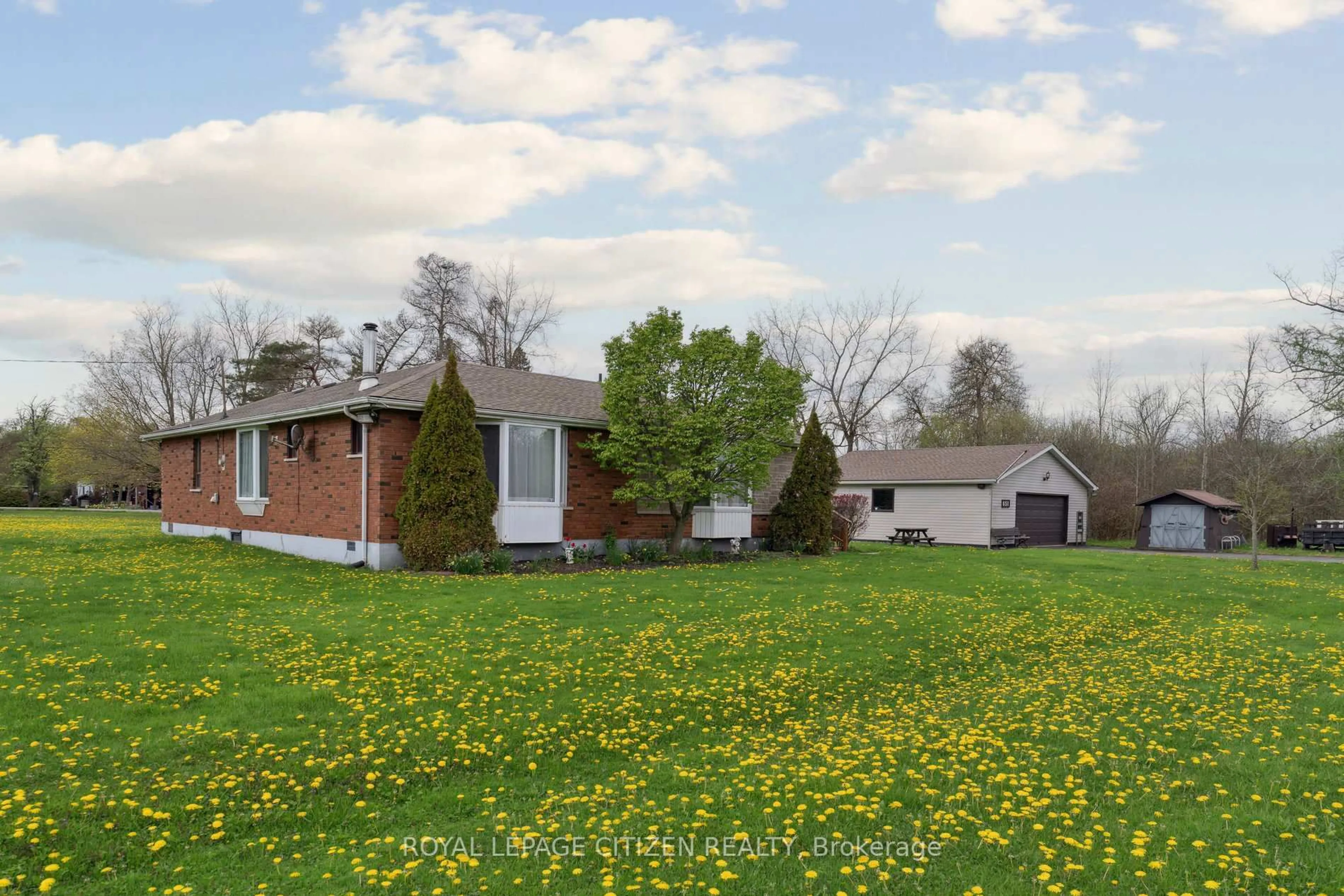 A pic from outside/outdoor area/front of a property/back of a property/a pic from drone, street for 651 Bertie Bay Rd, Fort Erie Ontario L2A 5M4
