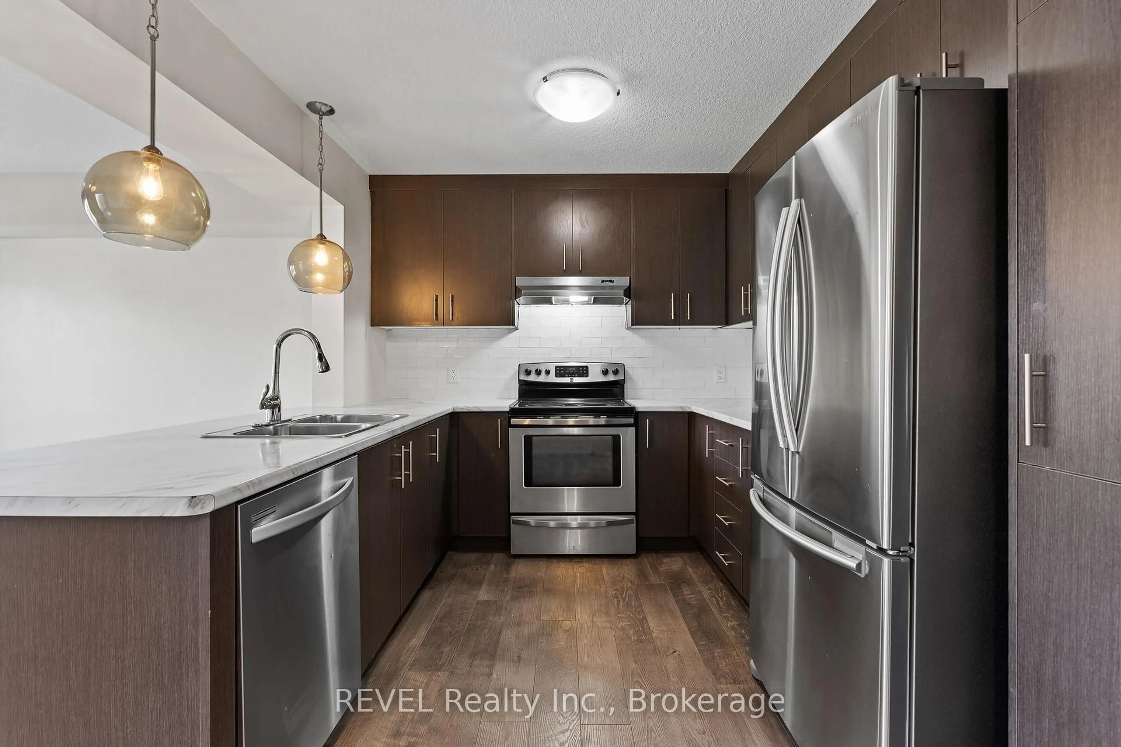 Standard kitchen, ceramic/tile floor for 72 Abbott Pl, Pelham Ontario L0S 1E5