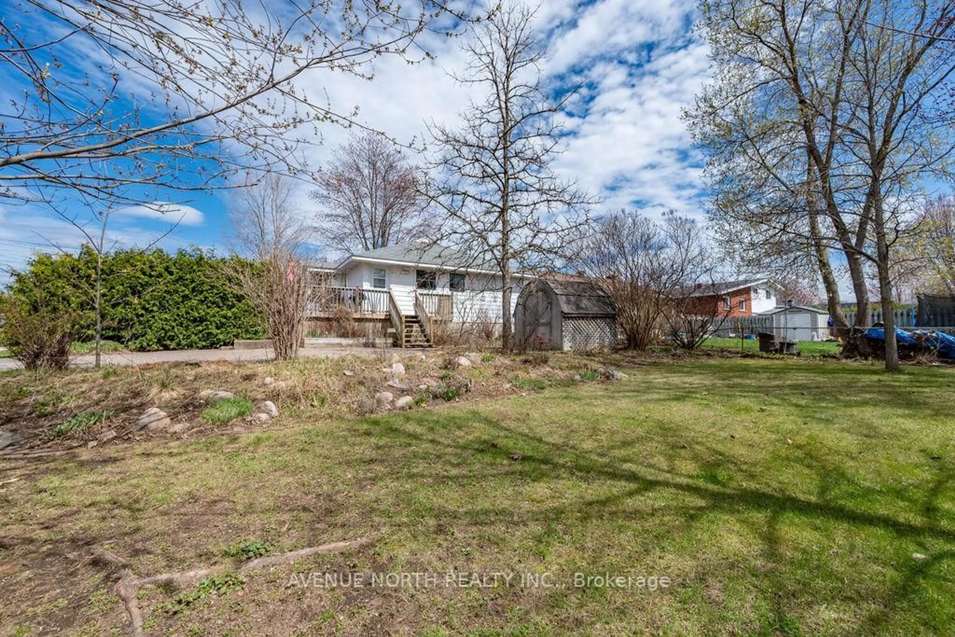 A pic from outside/outdoor area/front of a property/back of a property/a pic from drone, unknown for 7 Laura St, Petawawa Ontario K8H 1V3