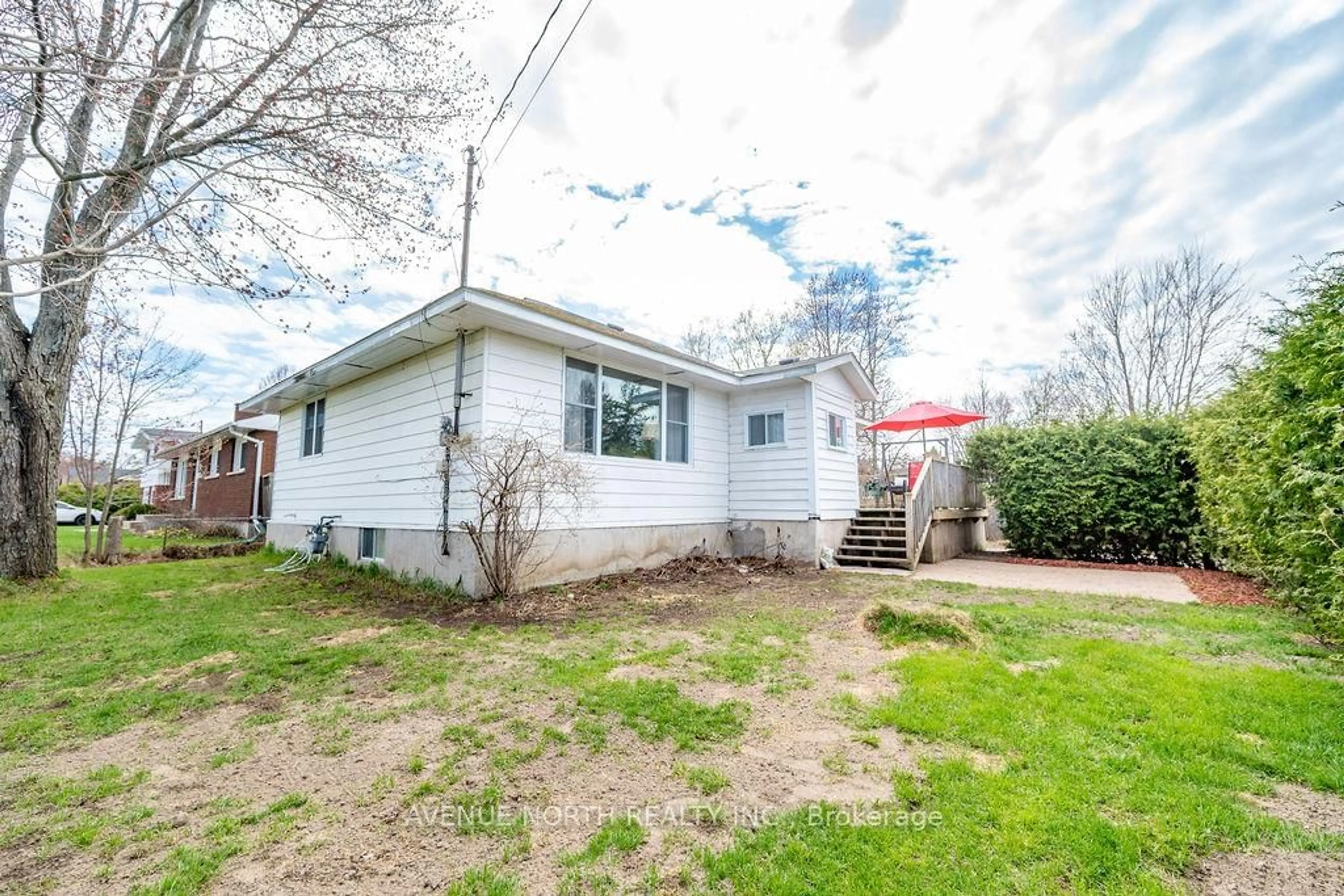 A pic from outside/outdoor area/front of a property/back of a property/a pic from drone, street for 7 Laura St, Petawawa Ontario K8H 1V3